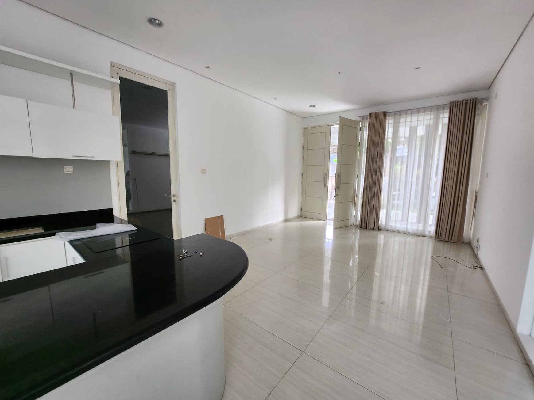 Sewa Rumah Graha Family Semi Furnis Surabaya