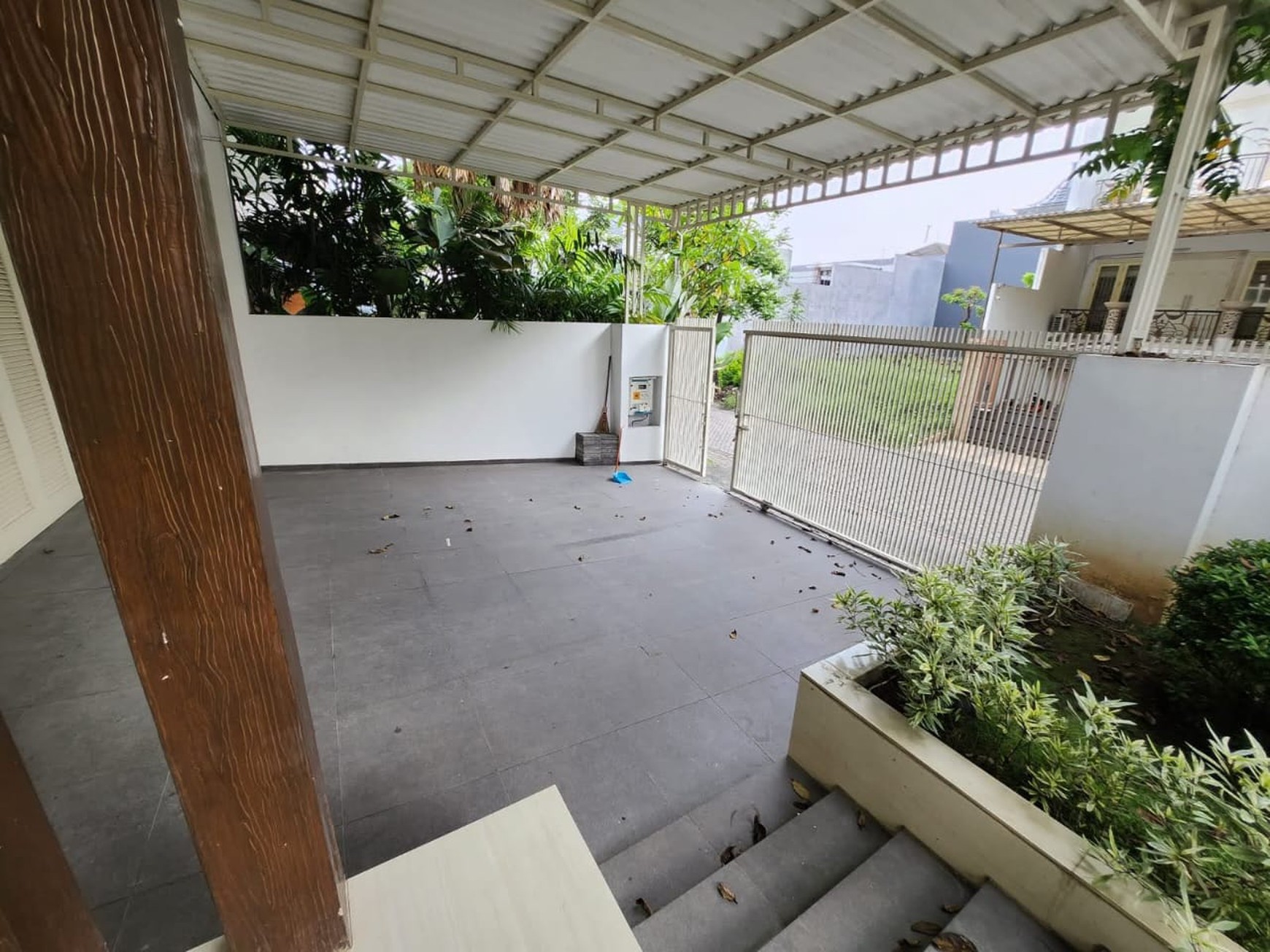 Sewa Rumah Graha Family Semi Furnis Surabaya