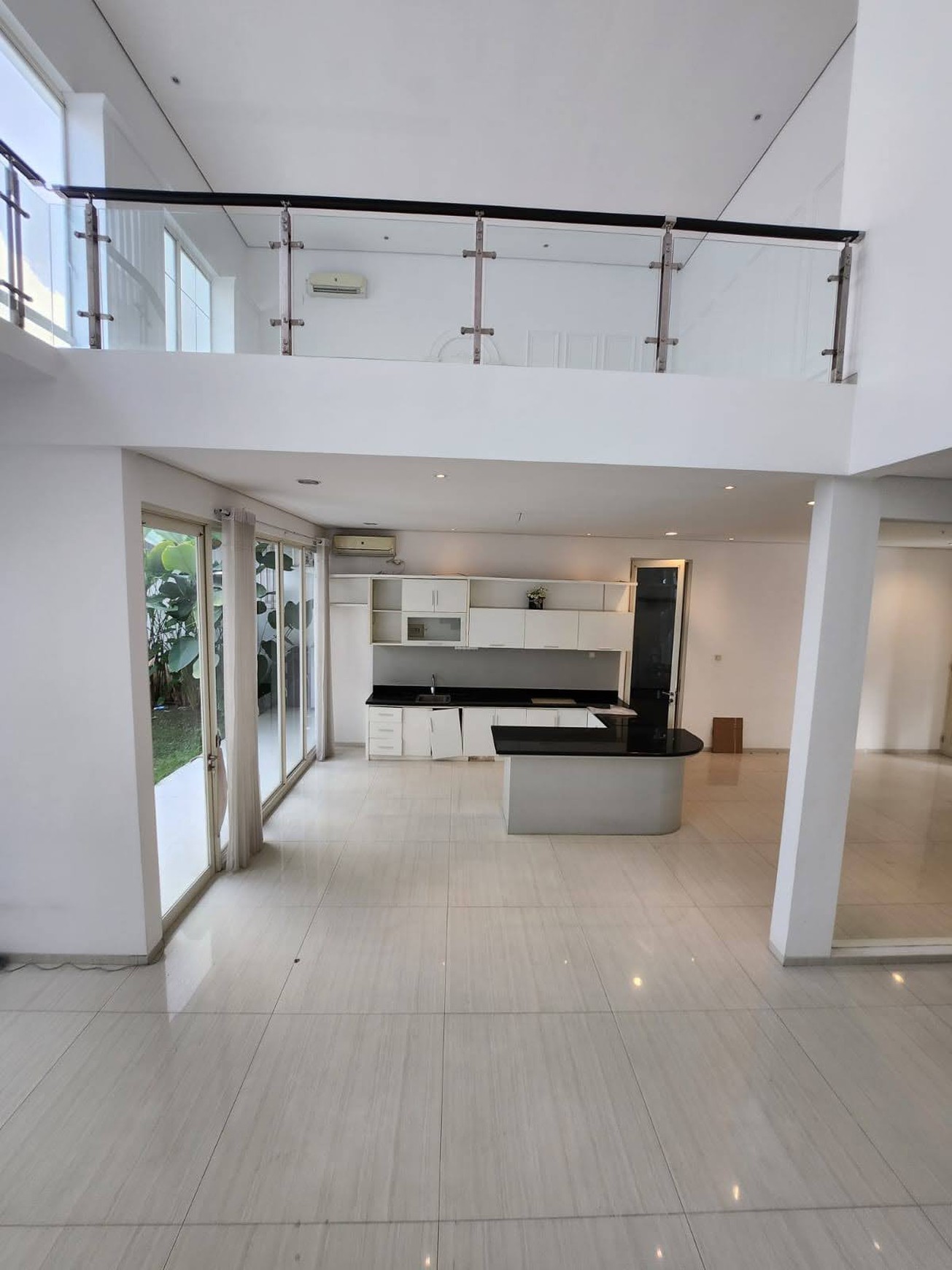 Sewa Rumah Graha Family Semi Furnis Surabaya