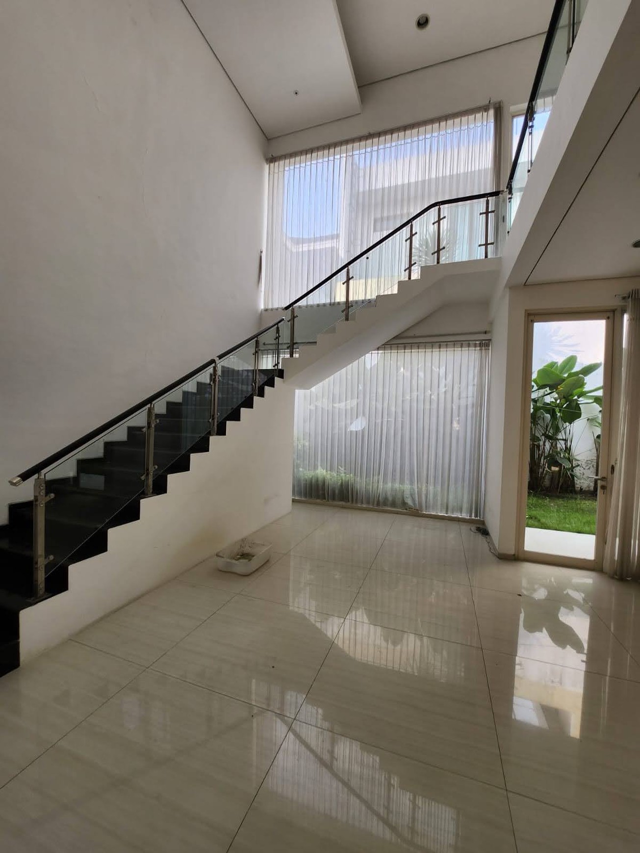 Sewa Rumah Graha Family Semi Furnis Surabaya