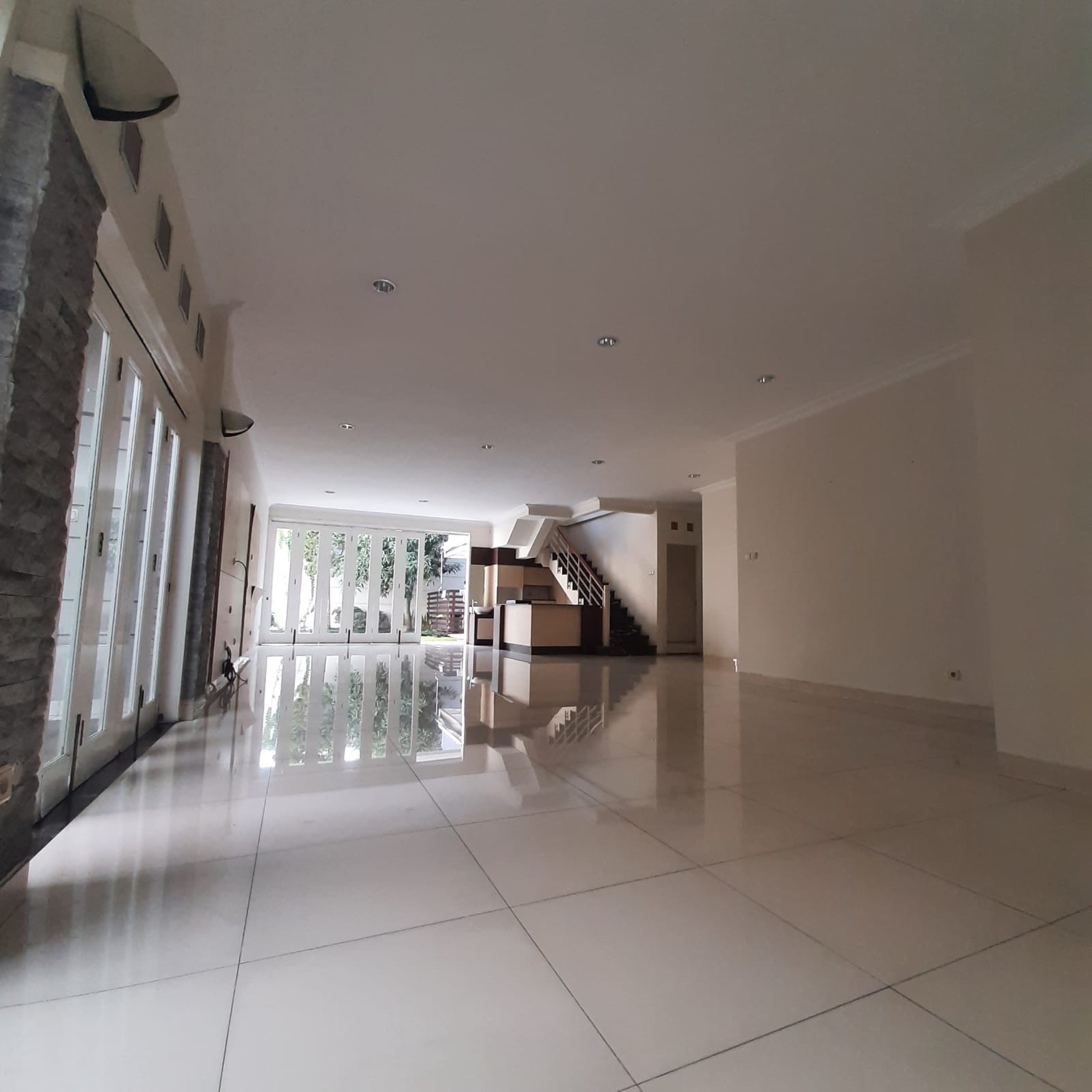 Rumah Nyaman Siap Huni 2 Lantai di Mainroad Setiabudi Kec Coblong Bandung