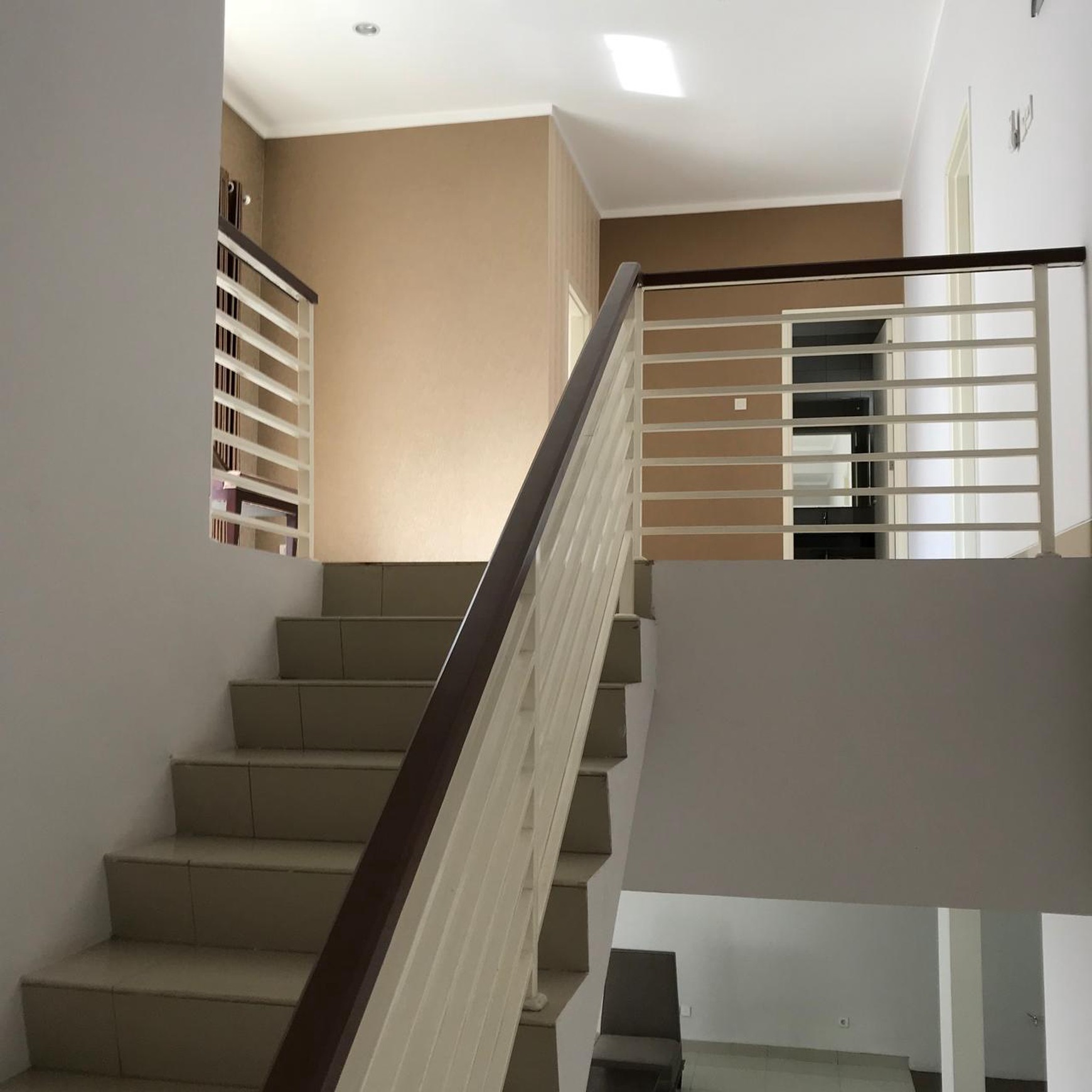Rumah 2½ Lantai Siap Huni Lokasi Strategis dan Asri @Bintaro Sektor 7