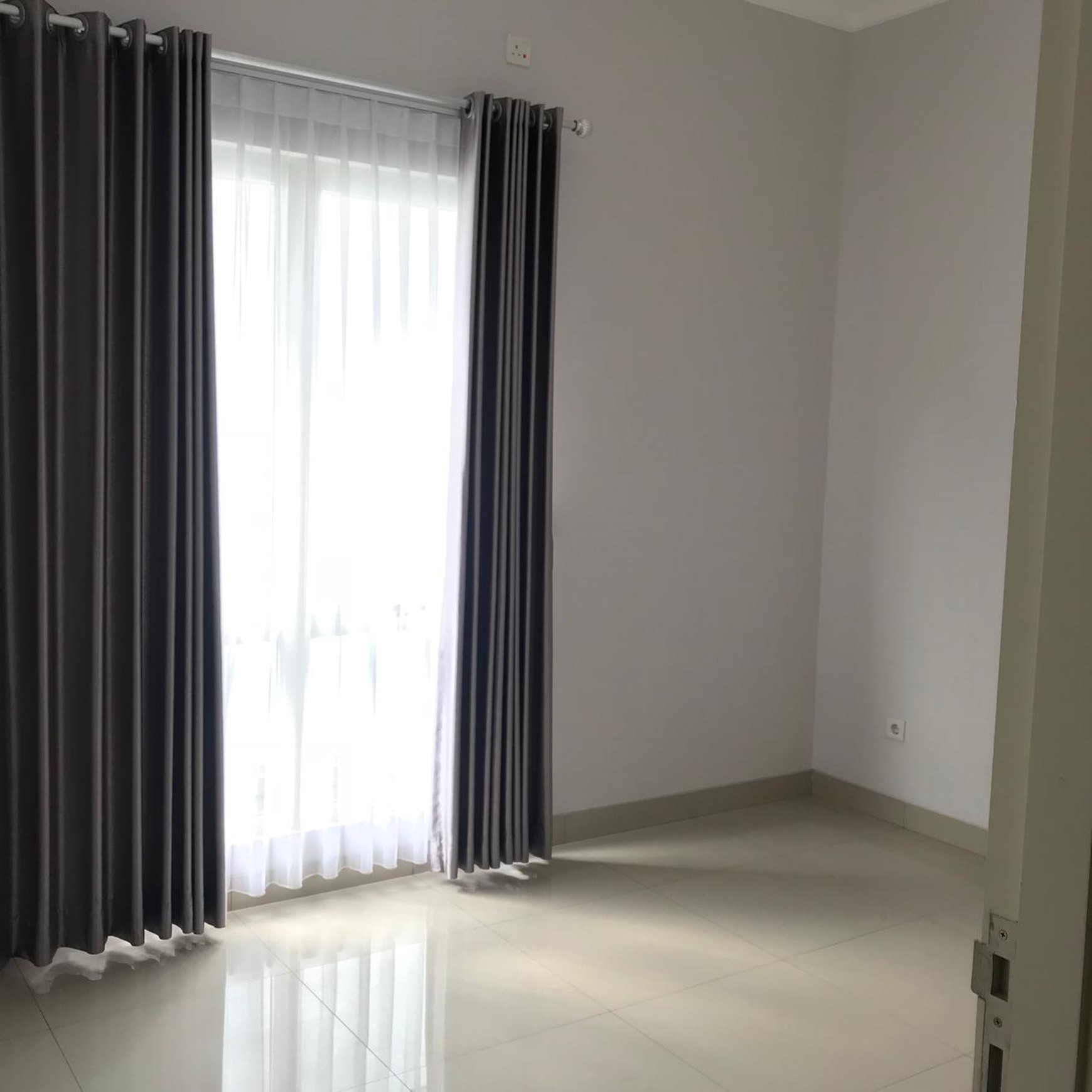 Rumah 2½ Lantai Siap Huni Lokasi Strategis dan Asri @Bintaro Sektor 7