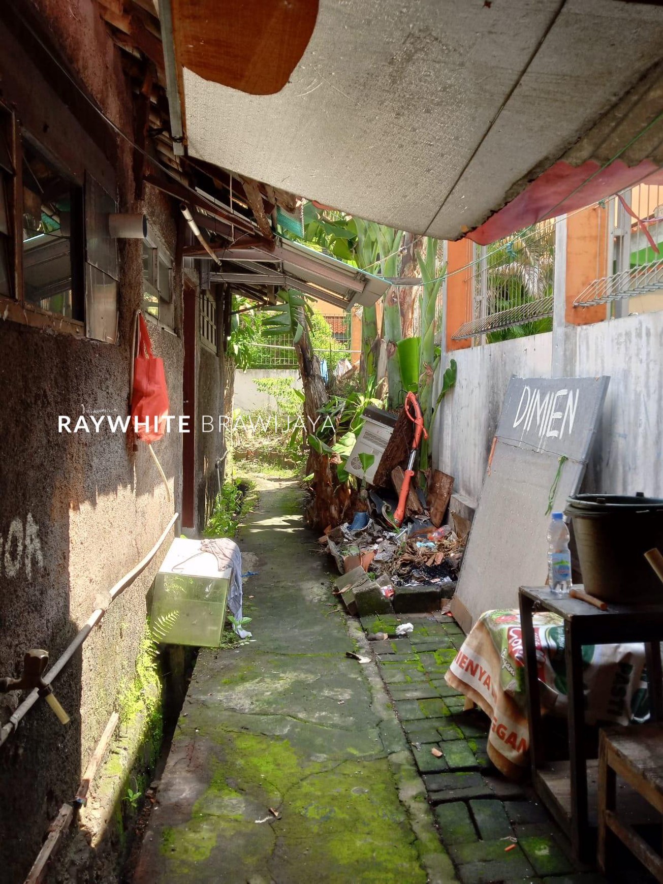 Rumah Lama Butuh Renovasi Area Kebayoran Lama
