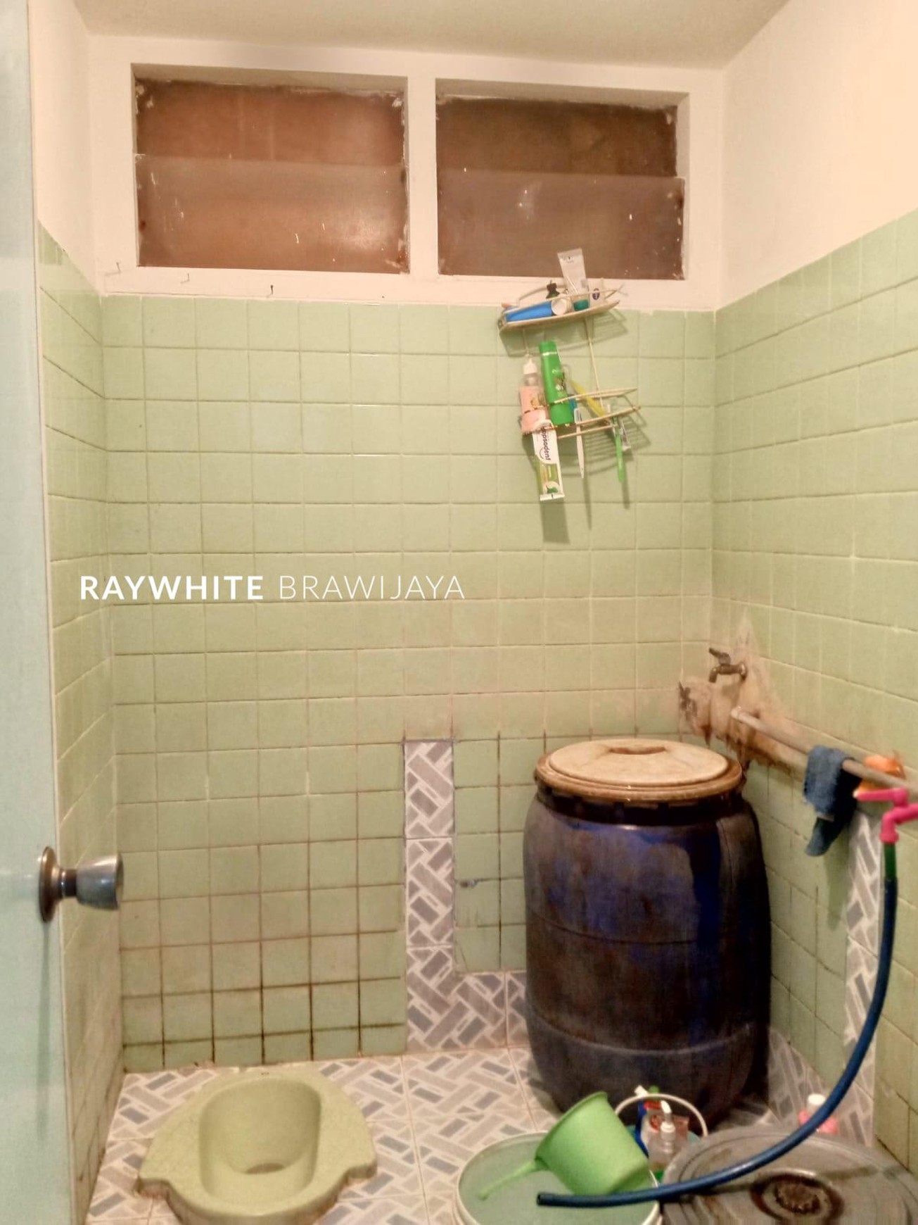 Rumah Lama Butuh Renovasi Area Kebayoran Lama