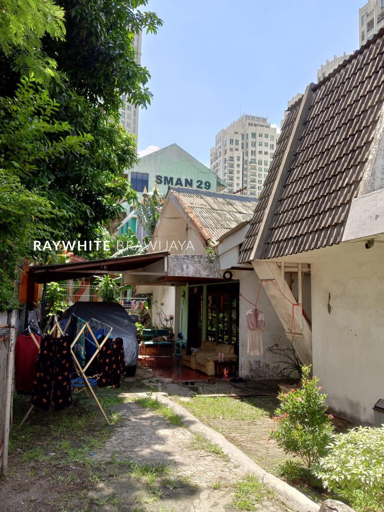 Rumah Lama Butuh Renovasi Area Kebayoran Lama