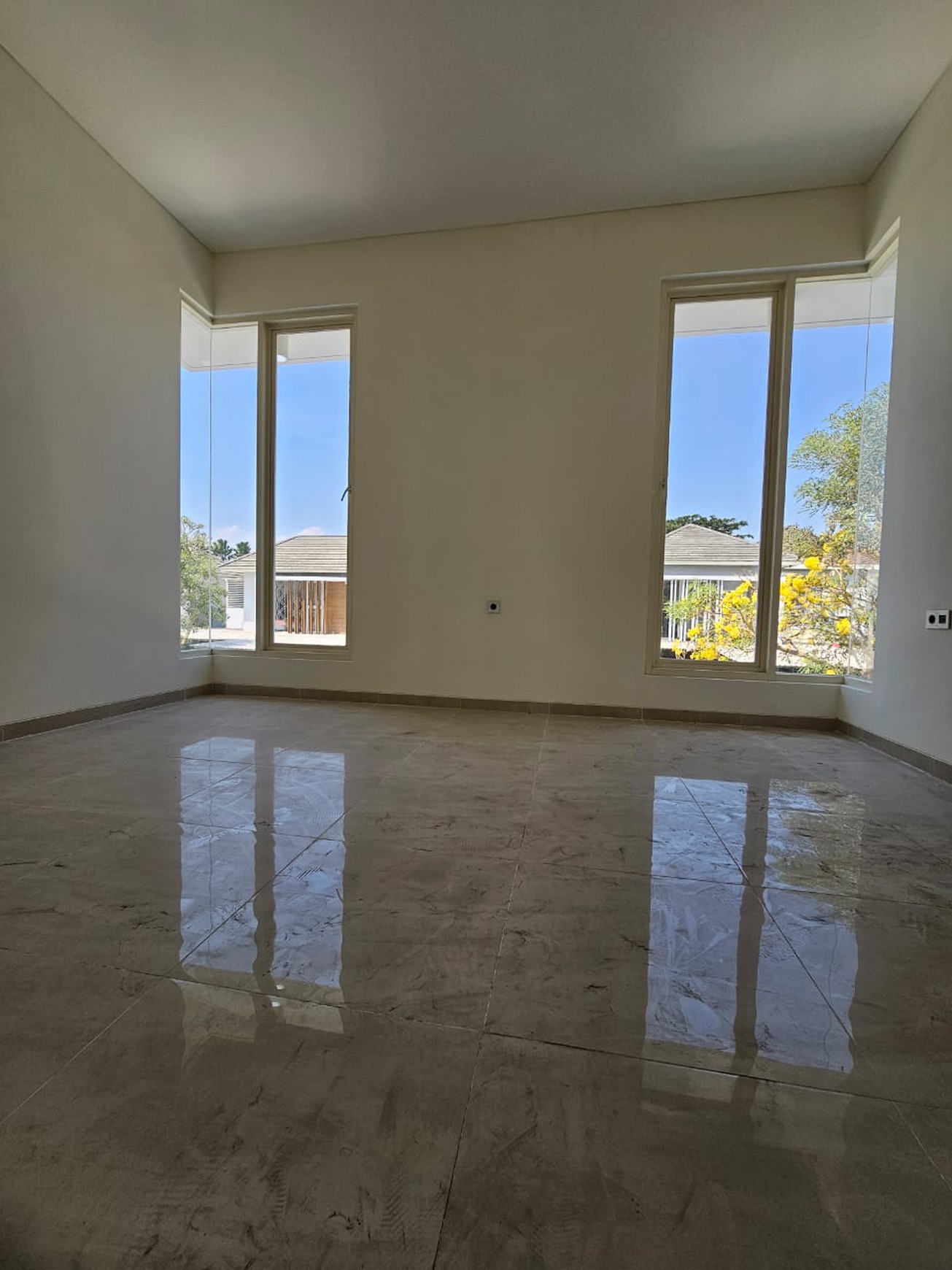 HUNIAN BARU ROYAL RESIDENCE 2M-AN SURABAYA