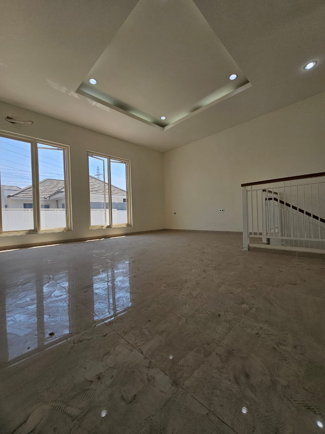 HUNIAN BARU ROYAL RESIDENCE 2M-AN SURABAYA