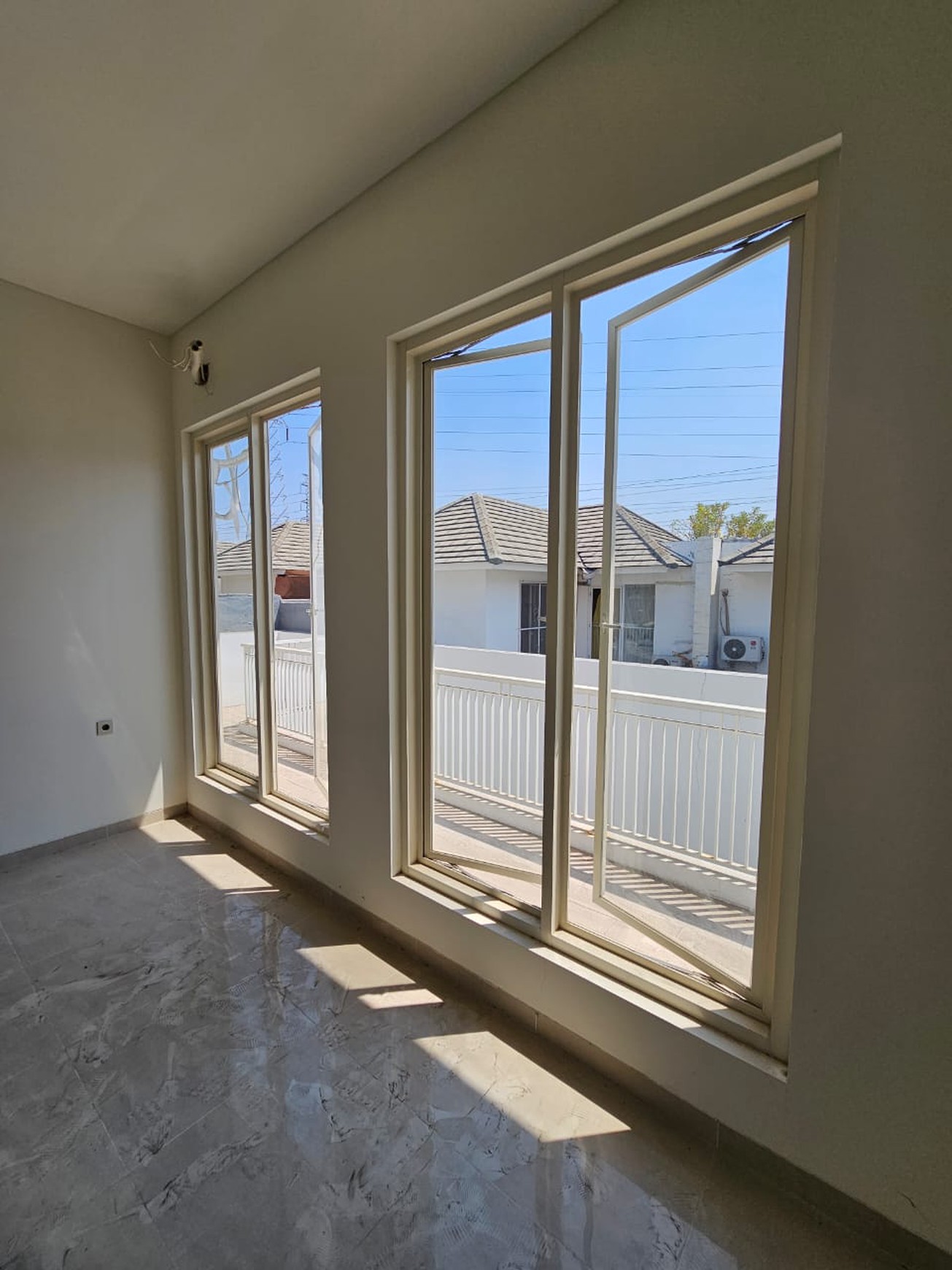 HUNIAN BARU ROYAL RESIDENCE 2M-AN SURABAYA