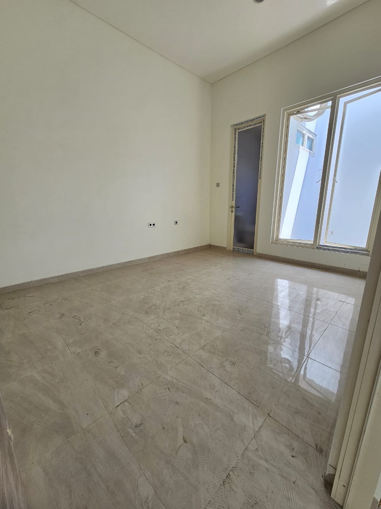 HUNIAN BARU ROYAL RESIDENCE 2M-AN SURABAYA