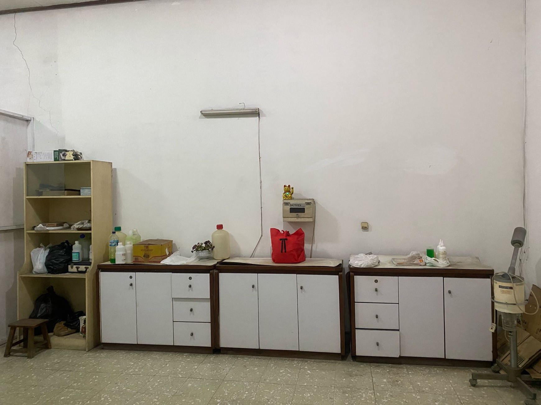 Rumah strategis cocok utk dibuat cafe,kantor,beauty parlour,refelxi,dll