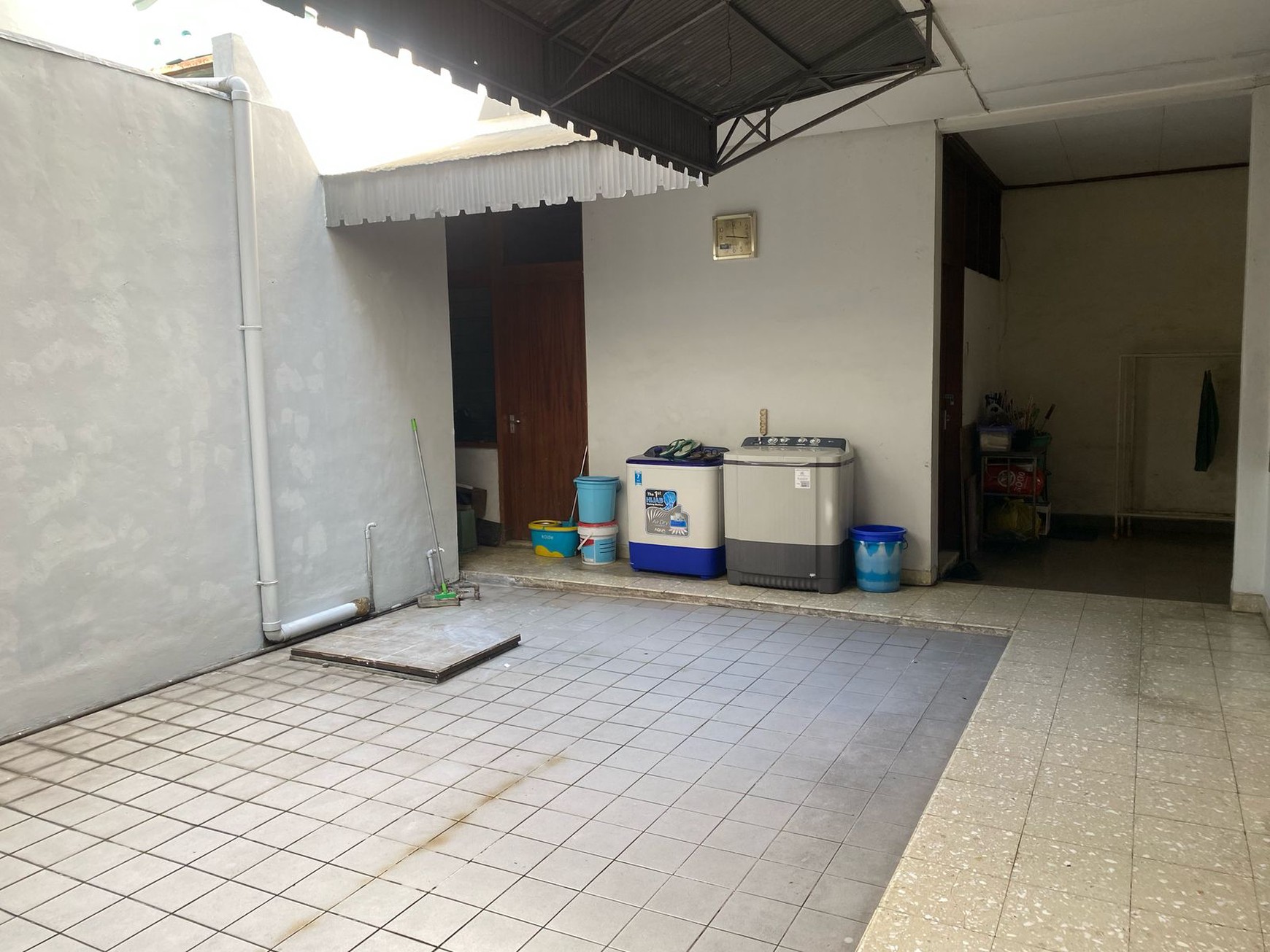 Rumah strategis cocok utk dibuat cafe,kantor,beauty parlour,refelxi,dll