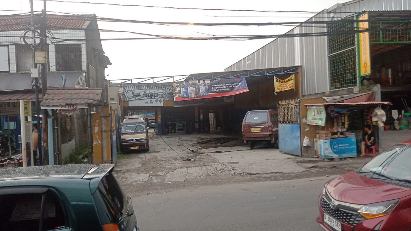DIJUAL BENGKEL BESERTA RUMAH, LOKASI STRATEGIS DI JALAN UTAMA
