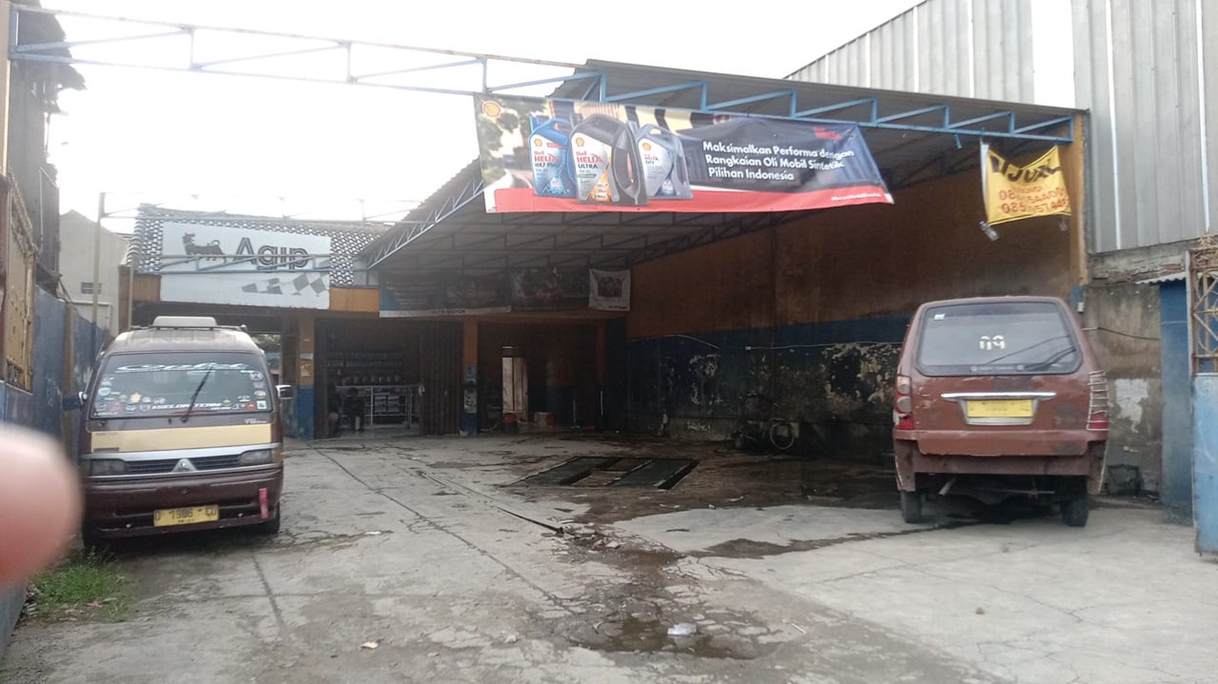 DIJUAL BENGKEL BESERTA RUMAH, LOKASI STRATEGIS DI JALAN UTAMA