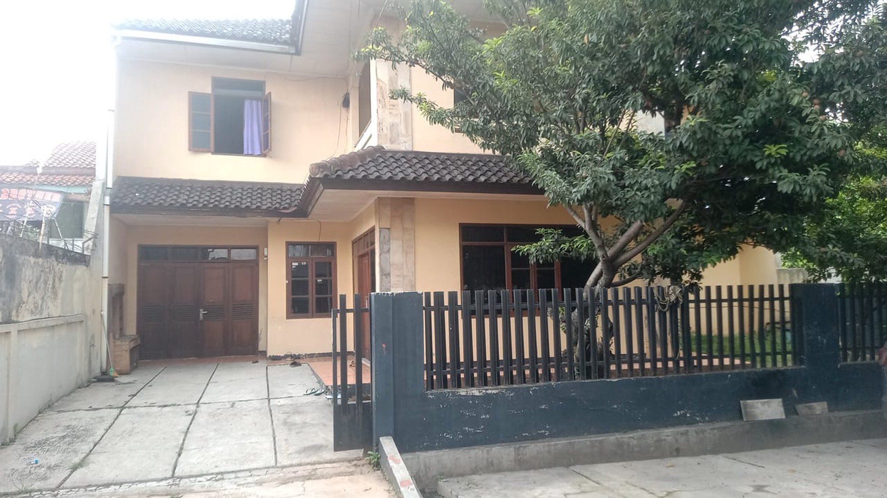 DIJUAL BENGKEL BESERTA RUMAH, LOKASI STRATEGIS DI JALAN UTAMA