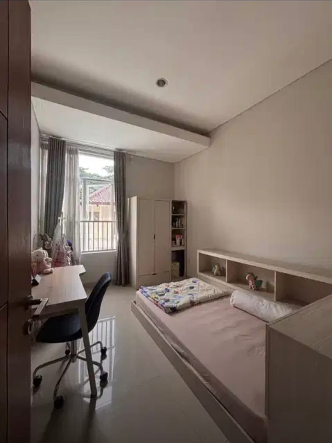 Rumah Bagus Di Mahagoni Park Graha Raya Bintaro Jaya