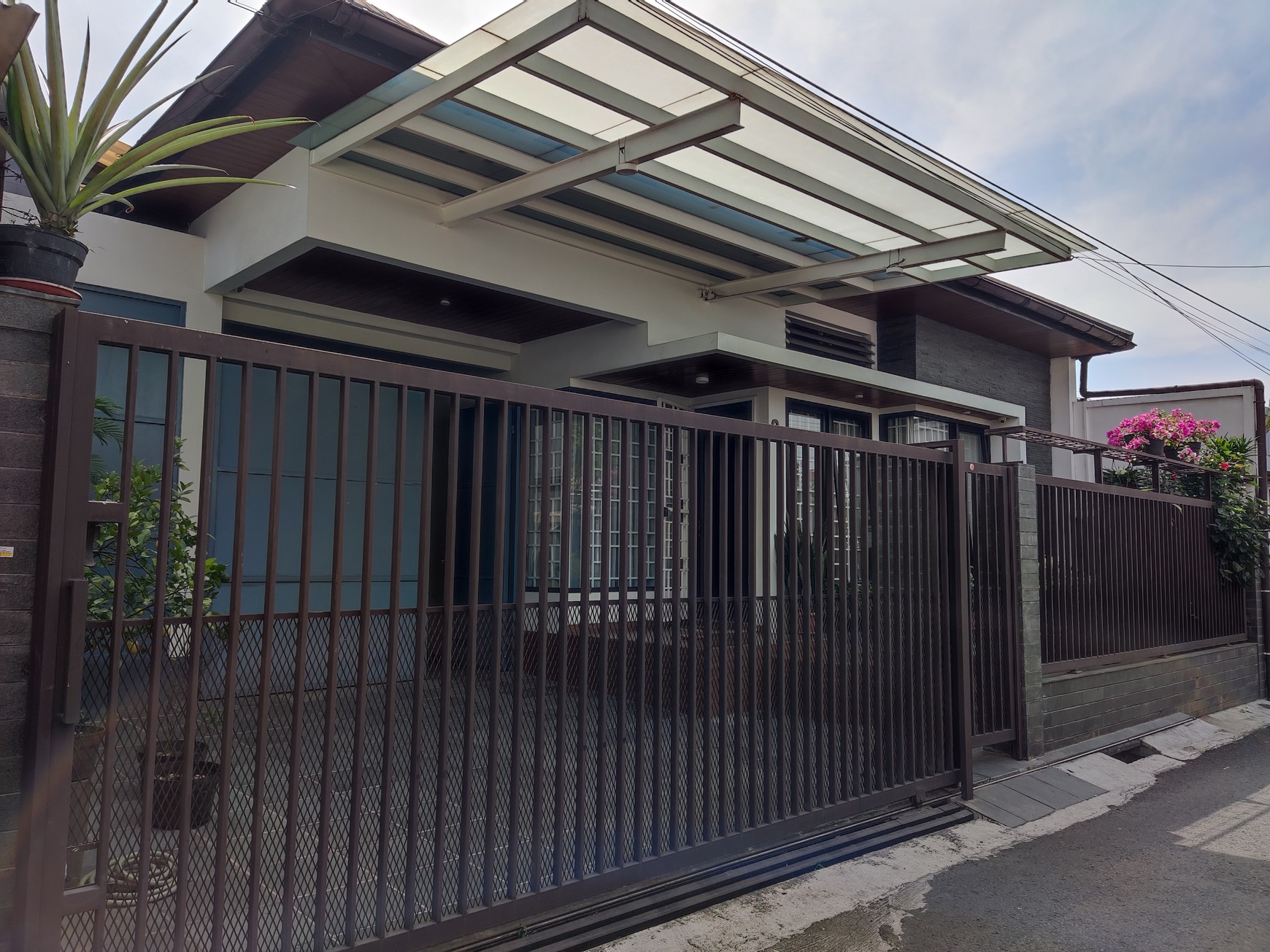Strategis ! Rumah Nyaman di Sayap Pajajaran, Bandung!
