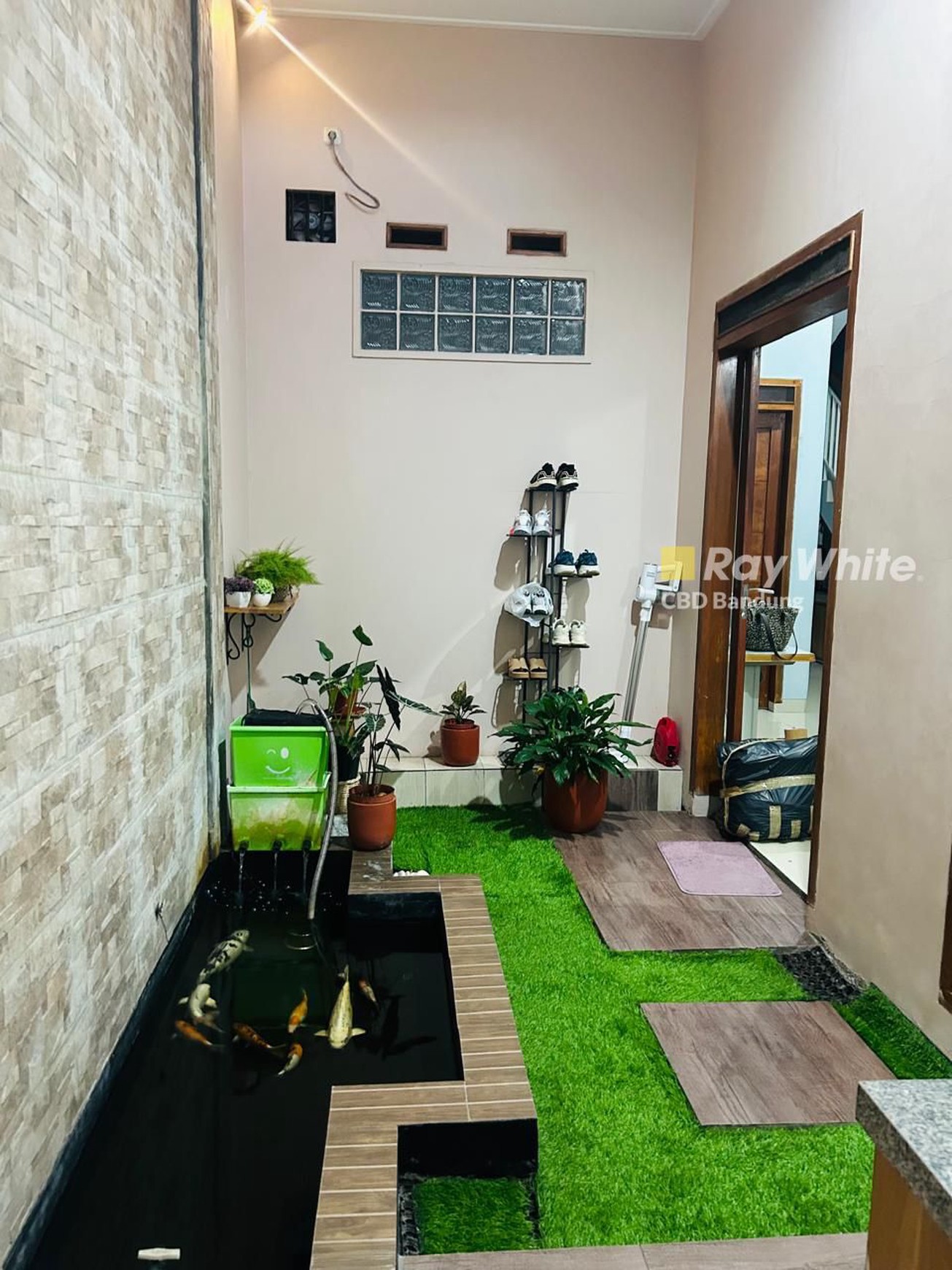 Rumah Cantik 3 Lantai di Setra Dago Utara Antapani