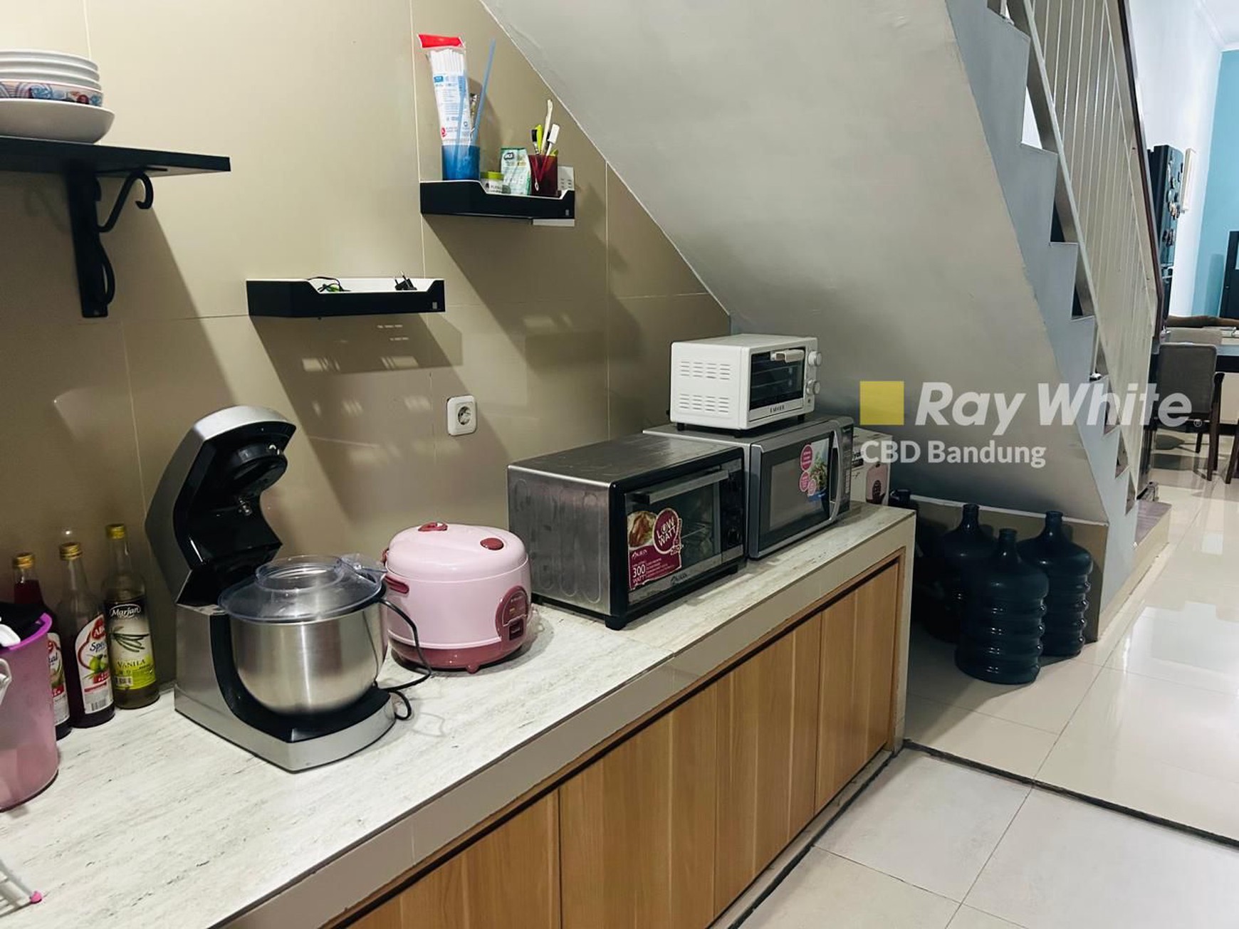 Rumah Cantik 3 Lantai di Setra Dago Utara Antapani
