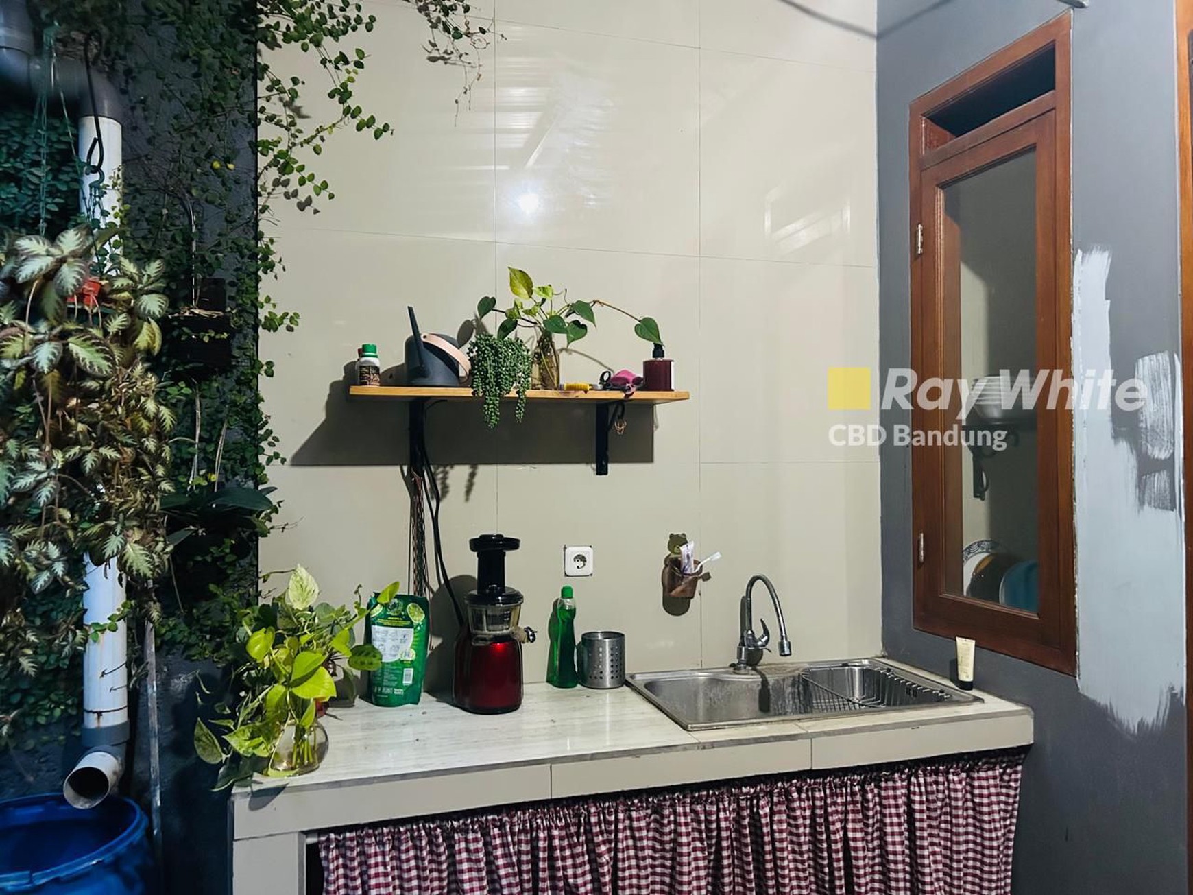 Rumah Cantik 3 Lantai di Setra Dago Utara Antapani