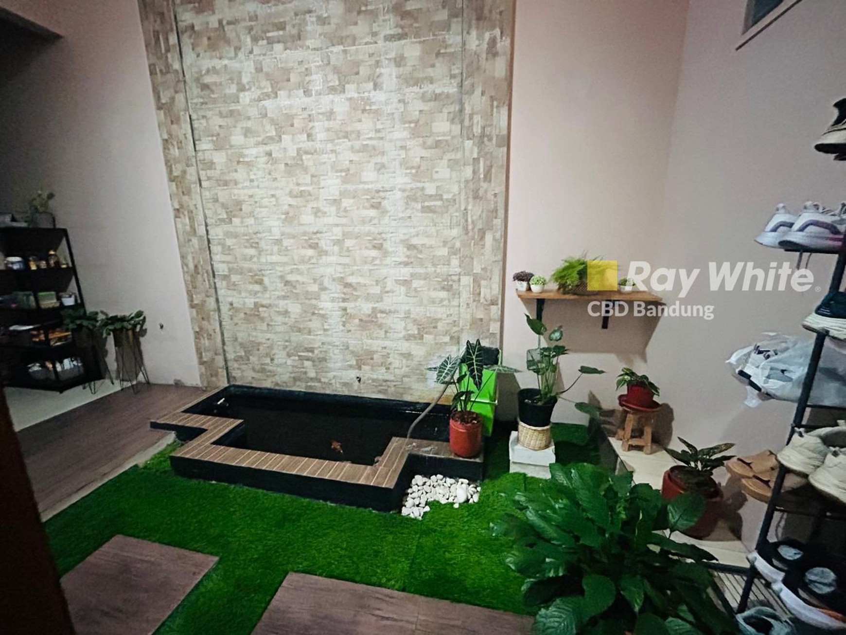 Rumah Cantik 3 Lantai di Setra Dago Utara Antapani