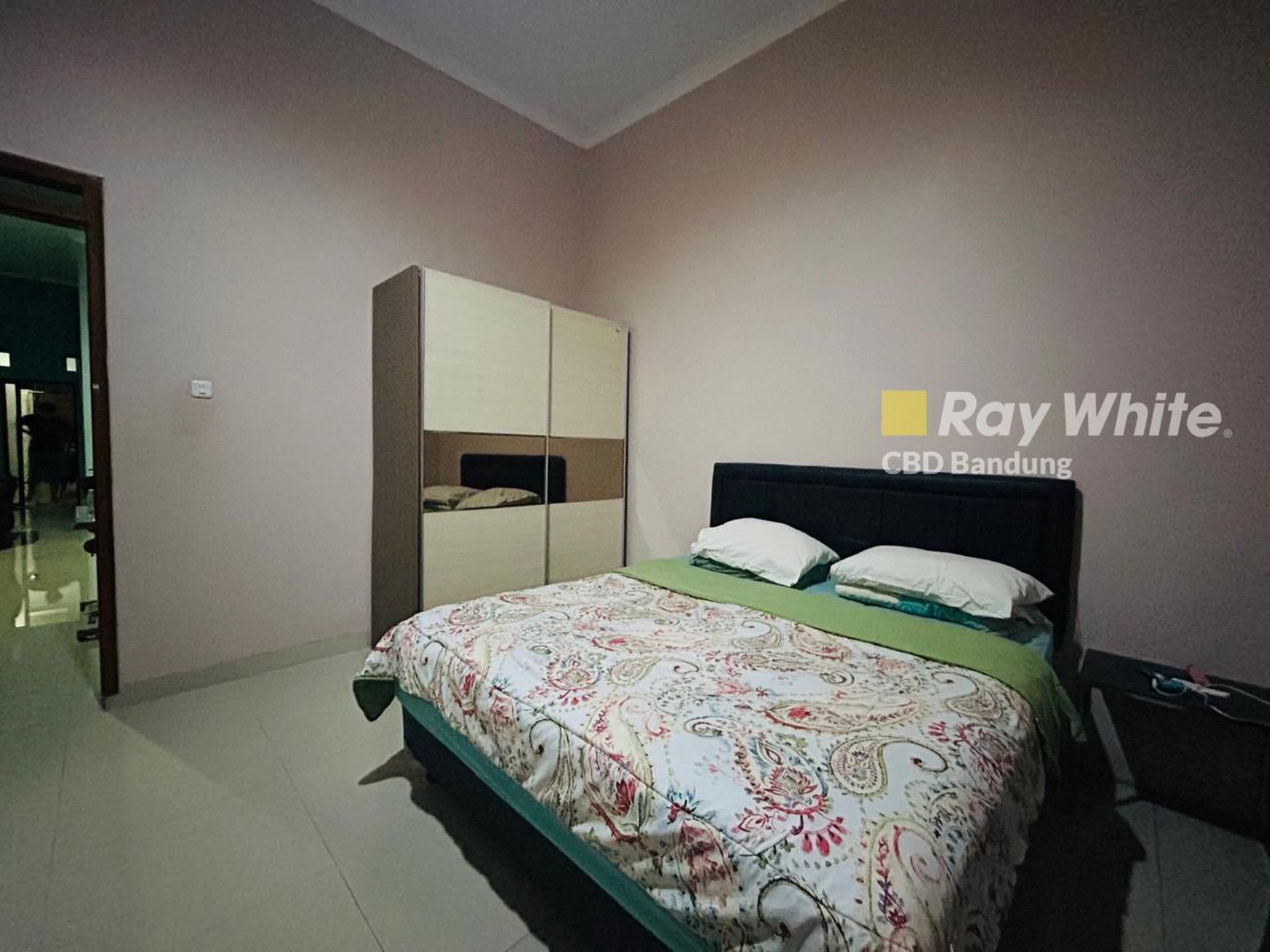 Rumah Cantik 3 Lantai di Setra Dago Utara Antapani