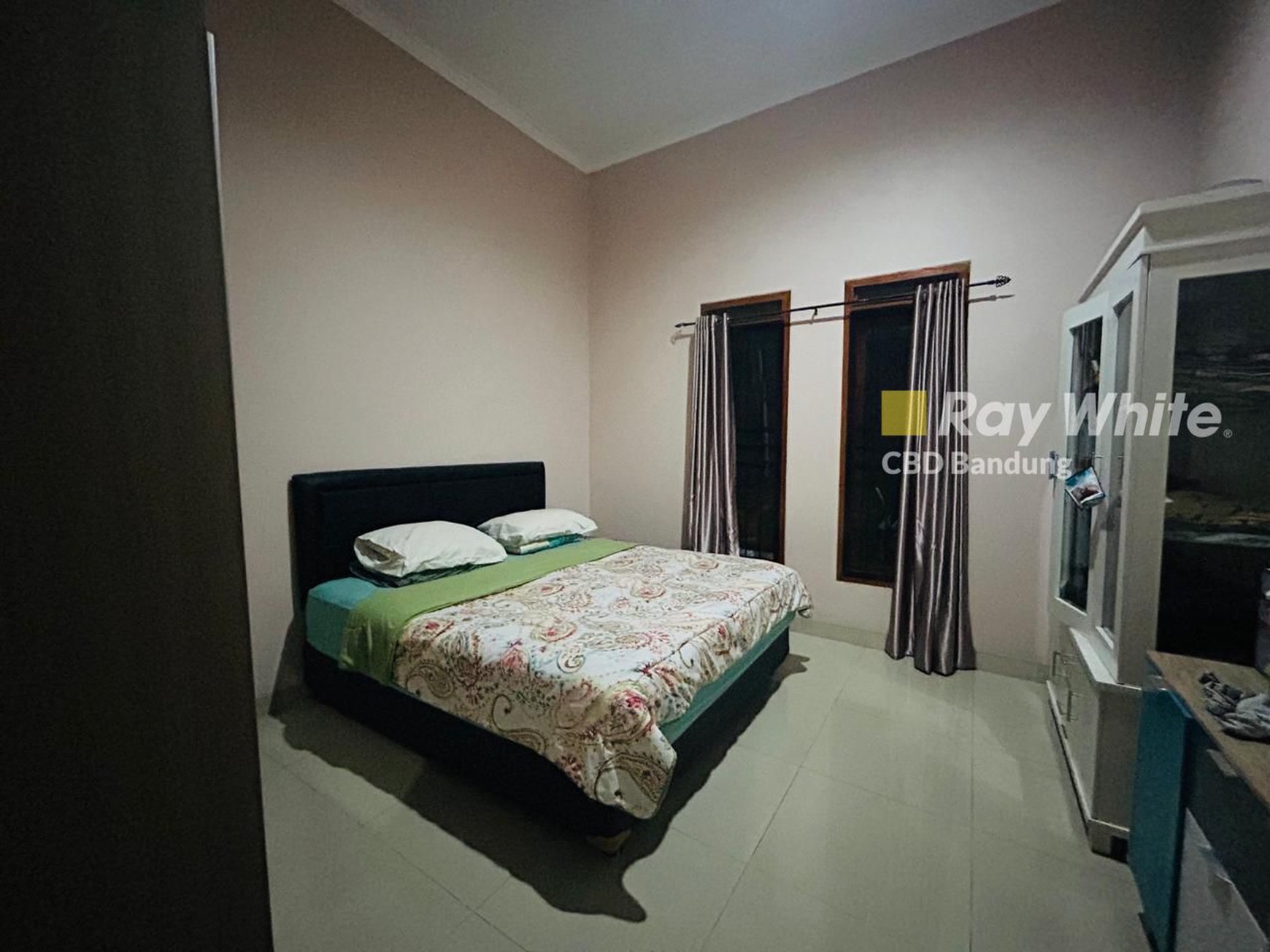 Rumah Cantik 3 Lantai di Setra Dago Utara Antapani