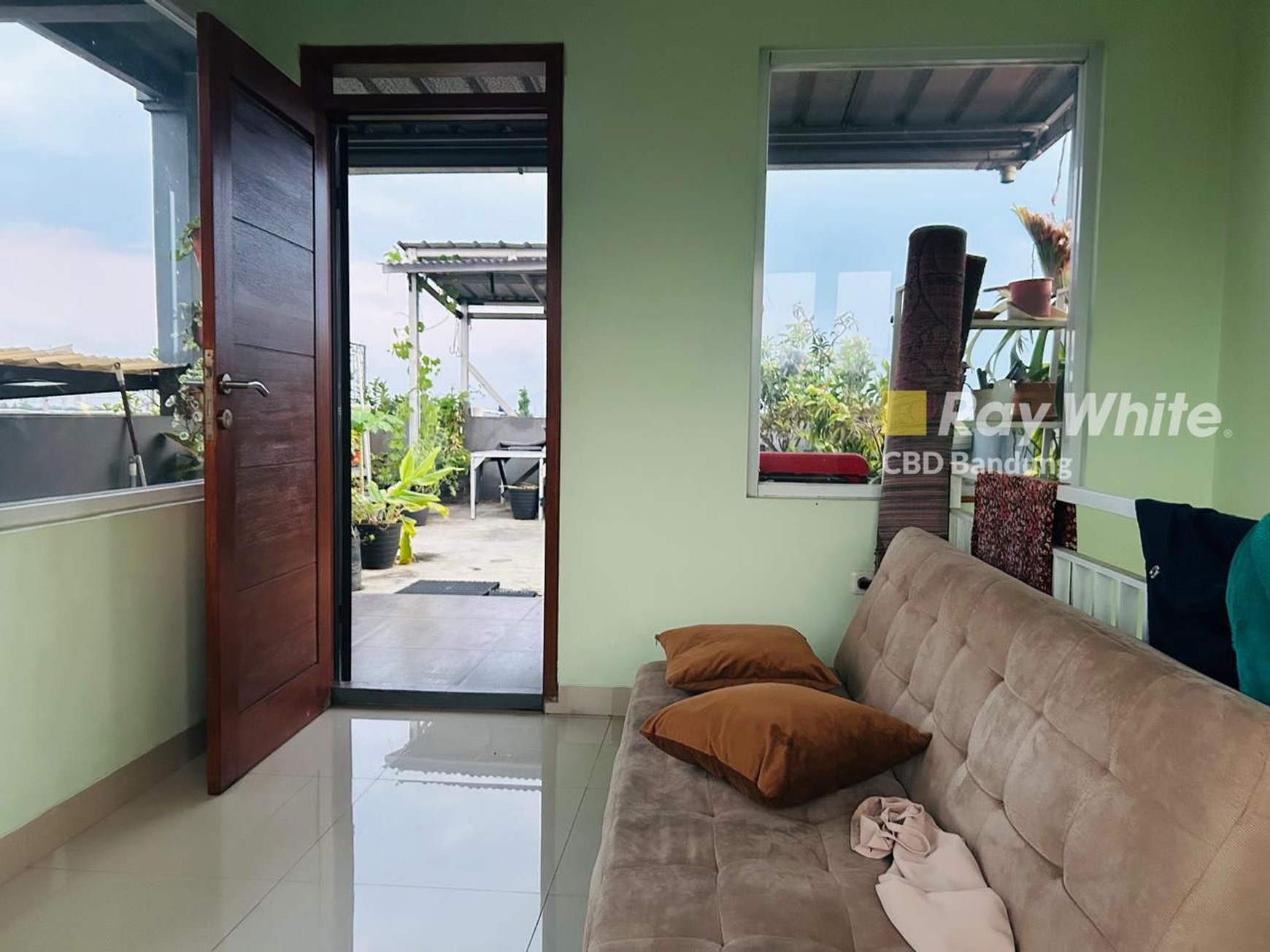 Rumah Cantik 3 Lantai di Setra Dago Utara Antapani