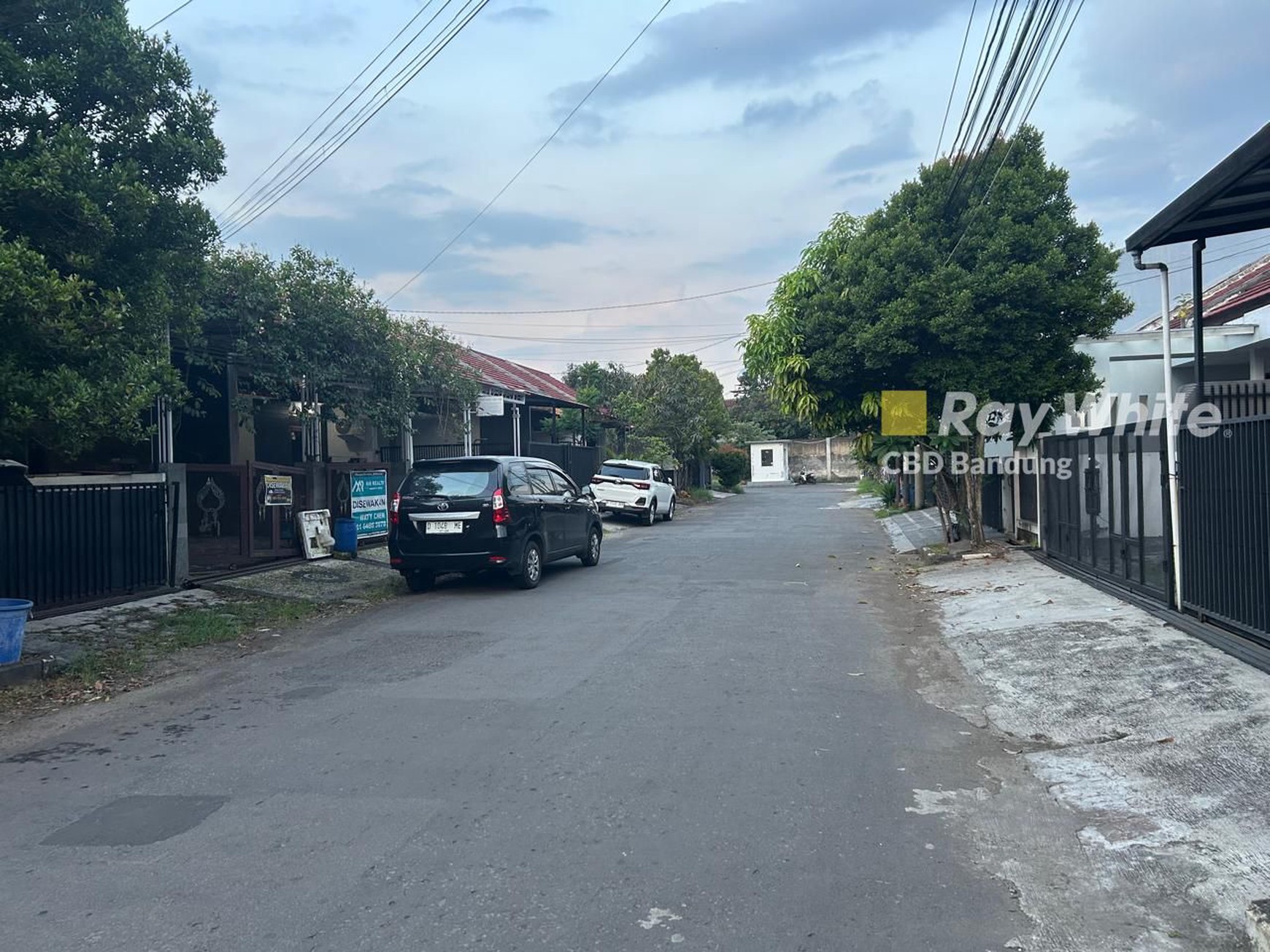 Rumah Cantik 3 Lantai di Setra Dago Utara Antapani