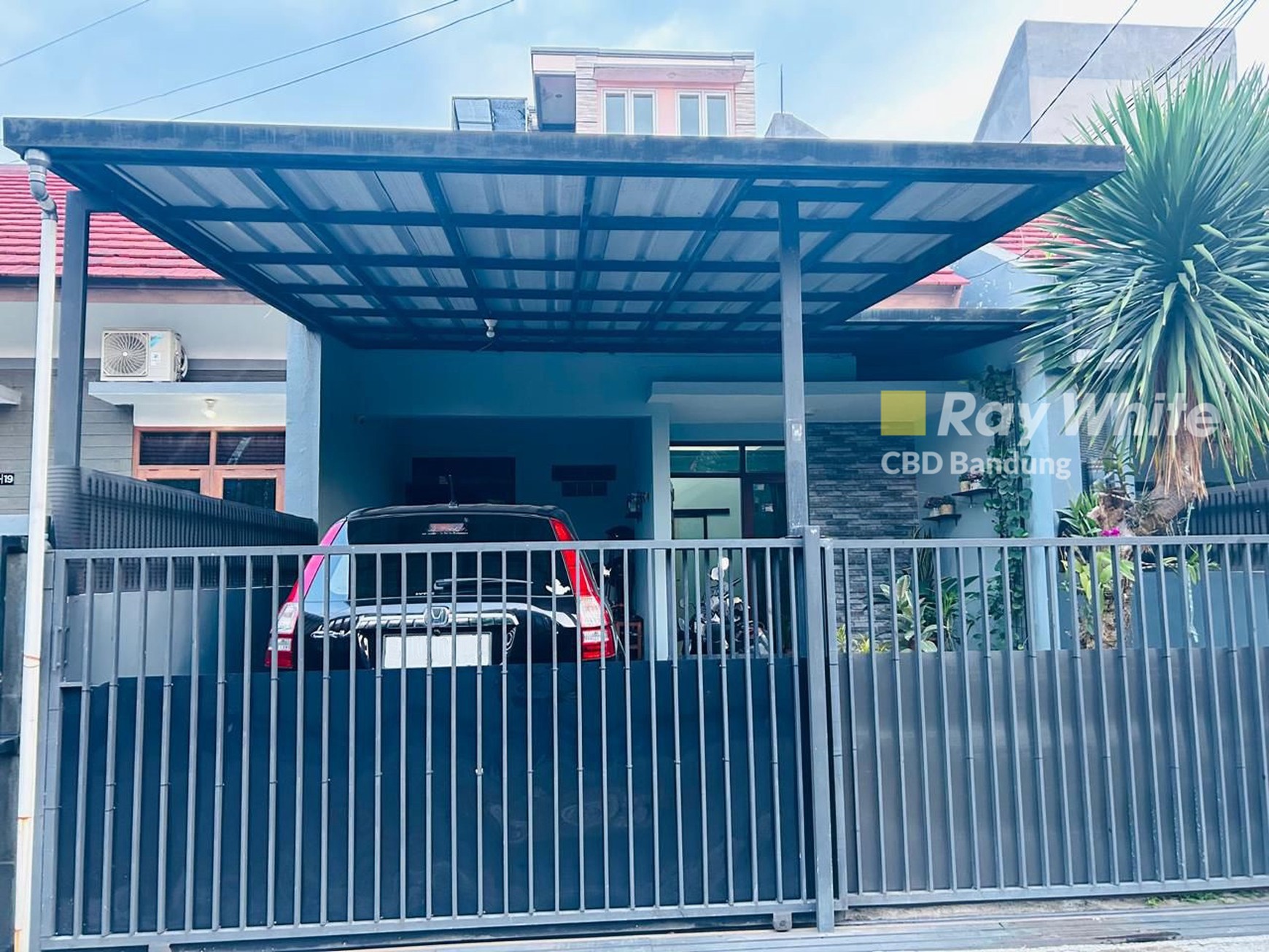 Rumah Cantik 3 Lantai di Setra Dago Utara Antapani