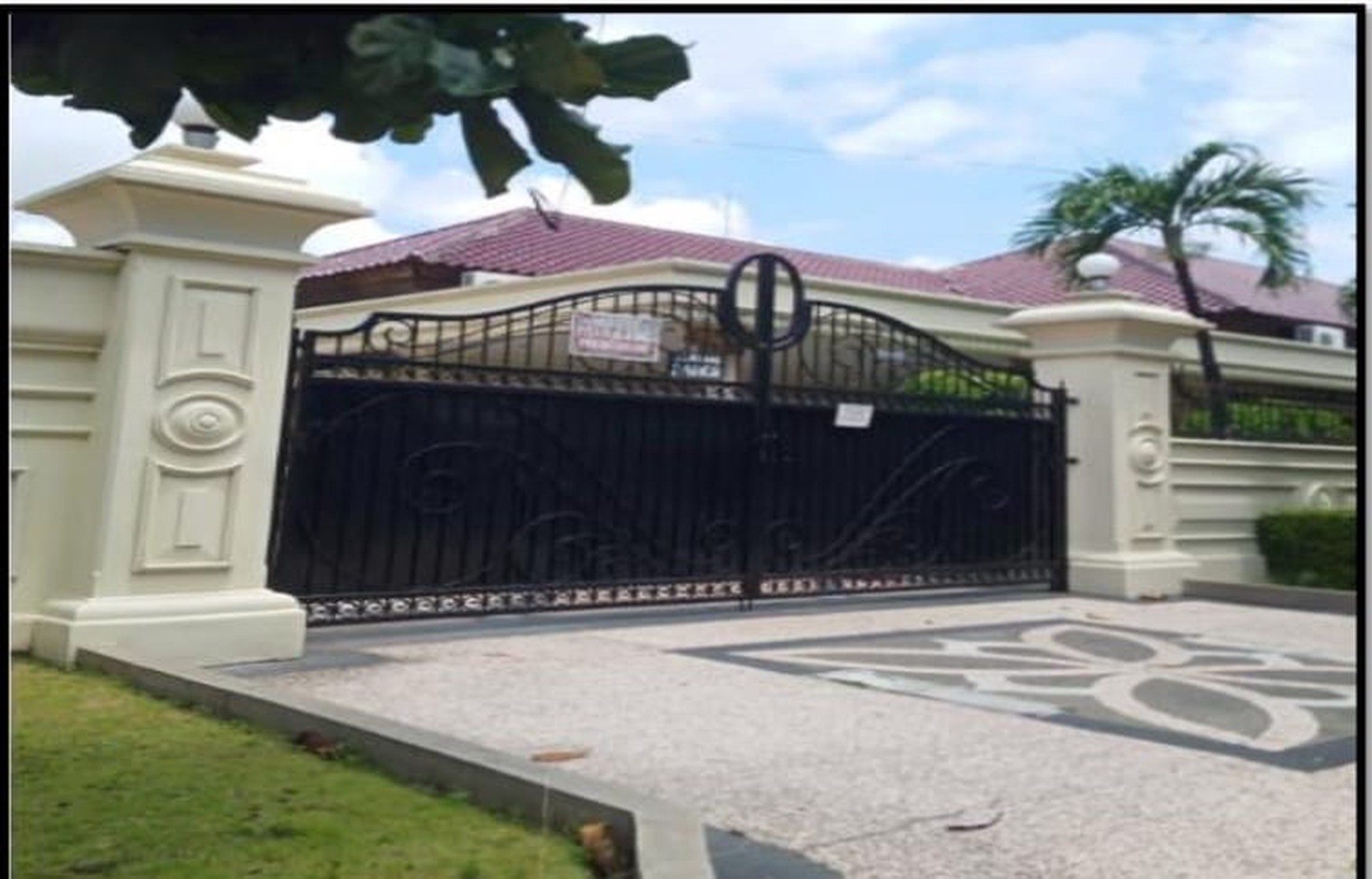 RUMAH MEWAH + PRIVATE POOL DI RAYA JEMUR HANDAYANI SURABAYA SELATAN