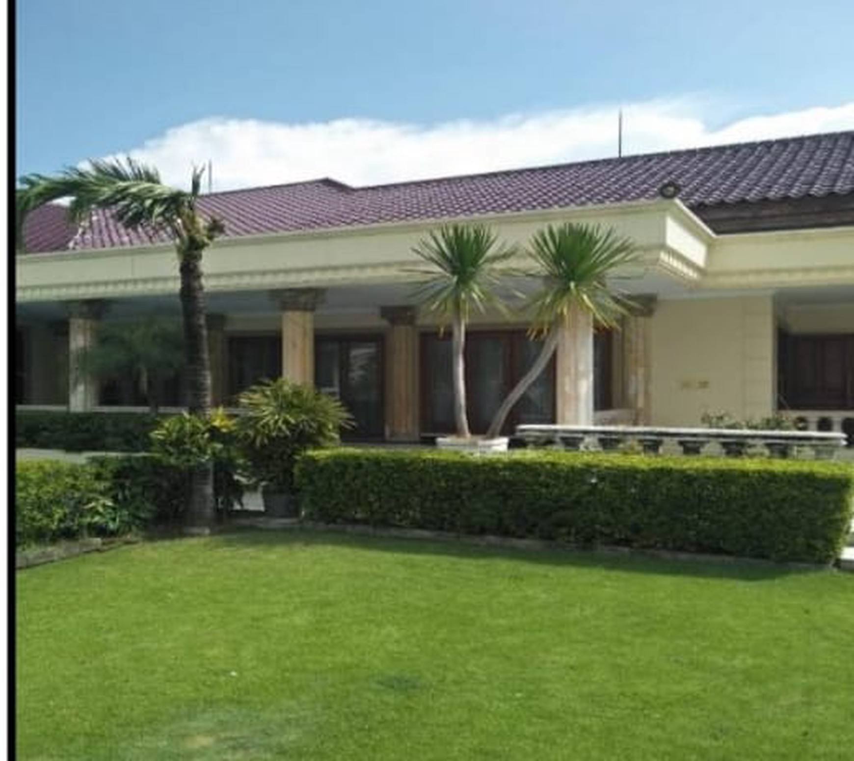 RUMAH MEWAH + PRIVATE POOL DI RAYA JEMUR HANDAYANI SURABAYA SELATAN