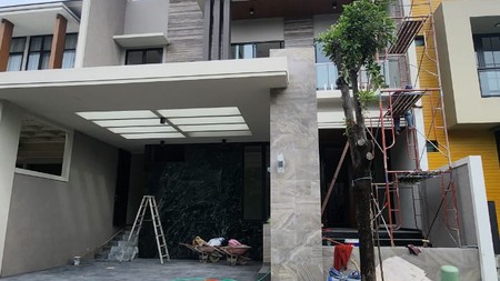 Dijual Rumah New Baru Lokasi Terdepan di Citraland  Surabaya Barat