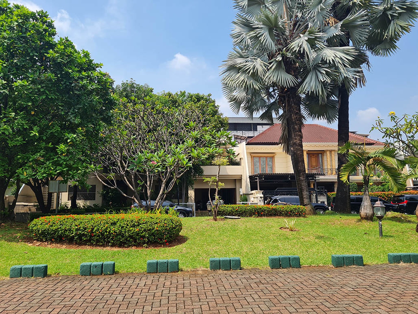 Rumah Bukit Gading Villa. Tampak Siring Indah, Kelapa Gading