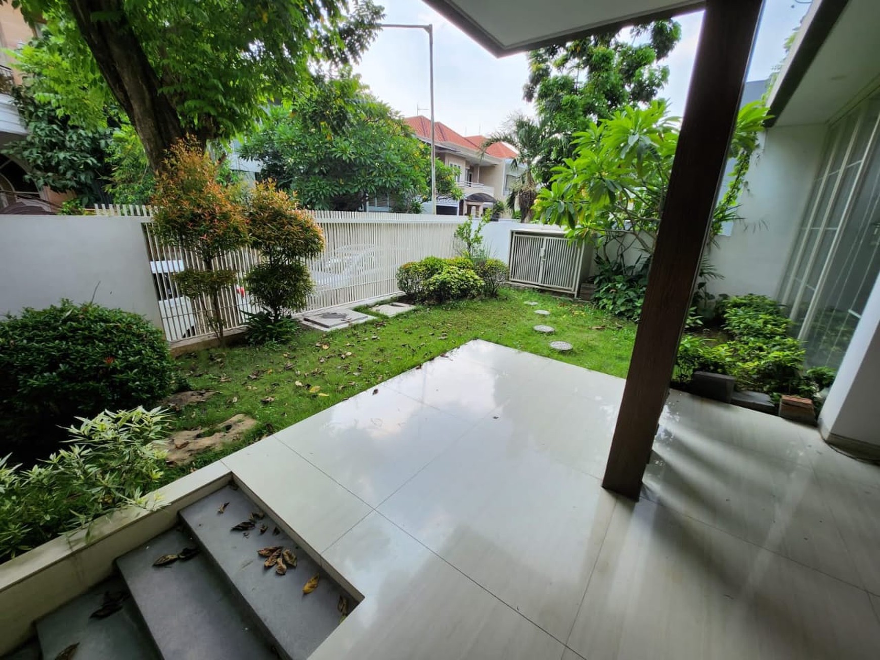 Dijual Rumah Mewah - Graha Famili Surabaya