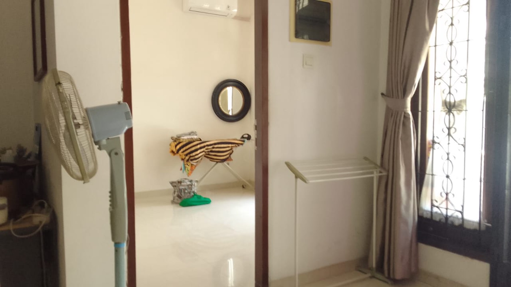 Rumah 2 Lantai, Cantik Terawat Di Tebet Timur, dan Hanya Satu Menit Ke Jl. MT Haryono