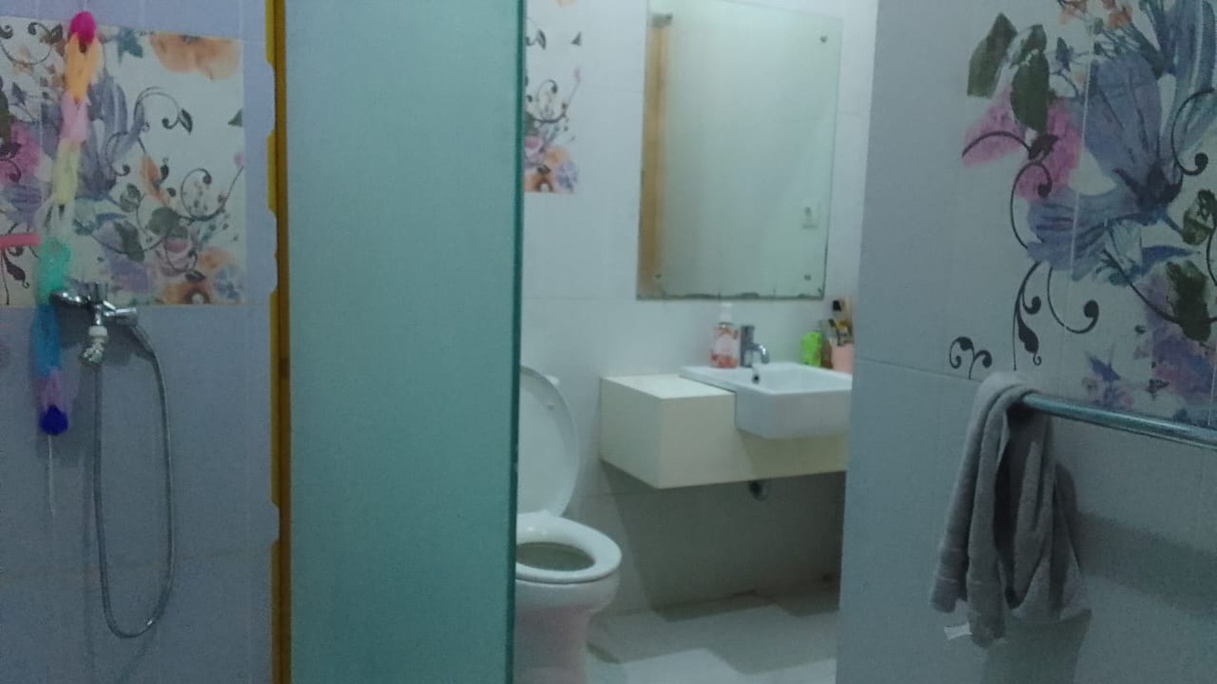 Rumah 2 Lantai, Cantik Terawat Di Tebet Timur, dan Hanya Satu Menit Ke Jl. MT Haryono
