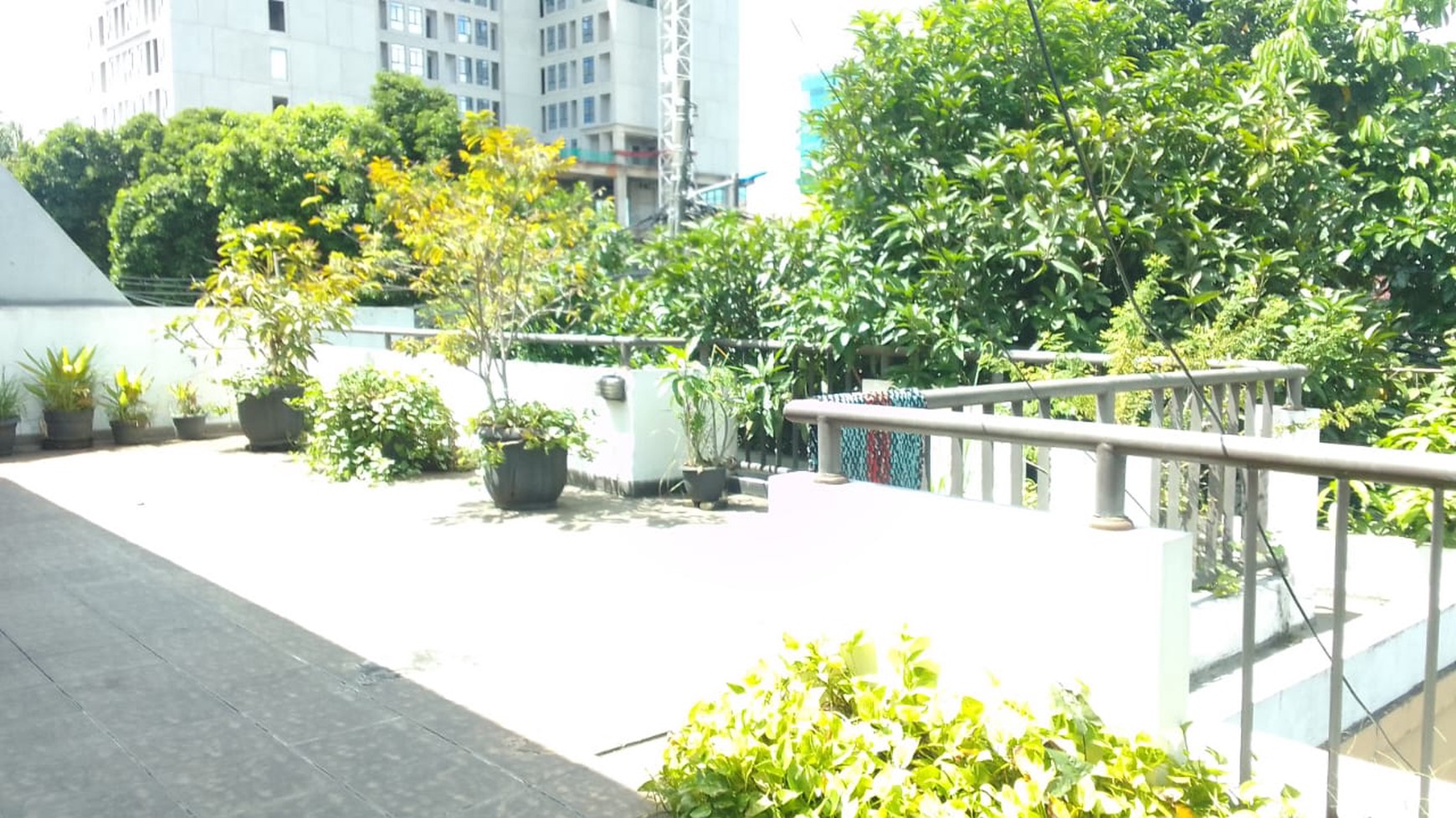 Rumah 2 Lantai, Cantik Terawat Di Tebet Timur, dan Hanya Satu Menit Ke Jl. MT Haryono