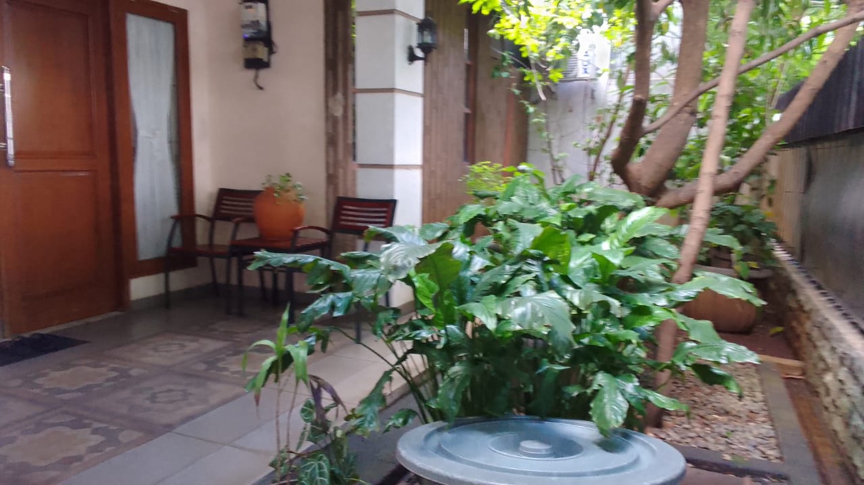 Rumah 2 Lantai, Cantik Terawat Di Tebet Timur, dan Hanya Satu Menit Ke Jl. MT Haryono