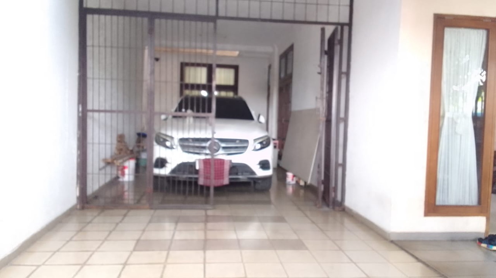 Rumah 2 Lantai, Cantik Terawat Di Tebet Timur, dan Hanya Satu Menit Ke Jl. MT Haryono