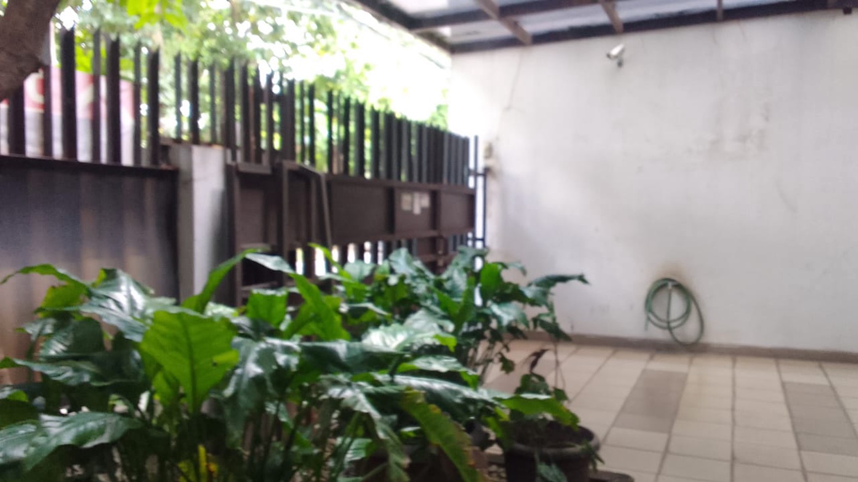 Rumah 2 Lantai, Cantik Terawat Di Tebet Timur, dan Hanya Satu Menit Ke Jl. MT Haryono