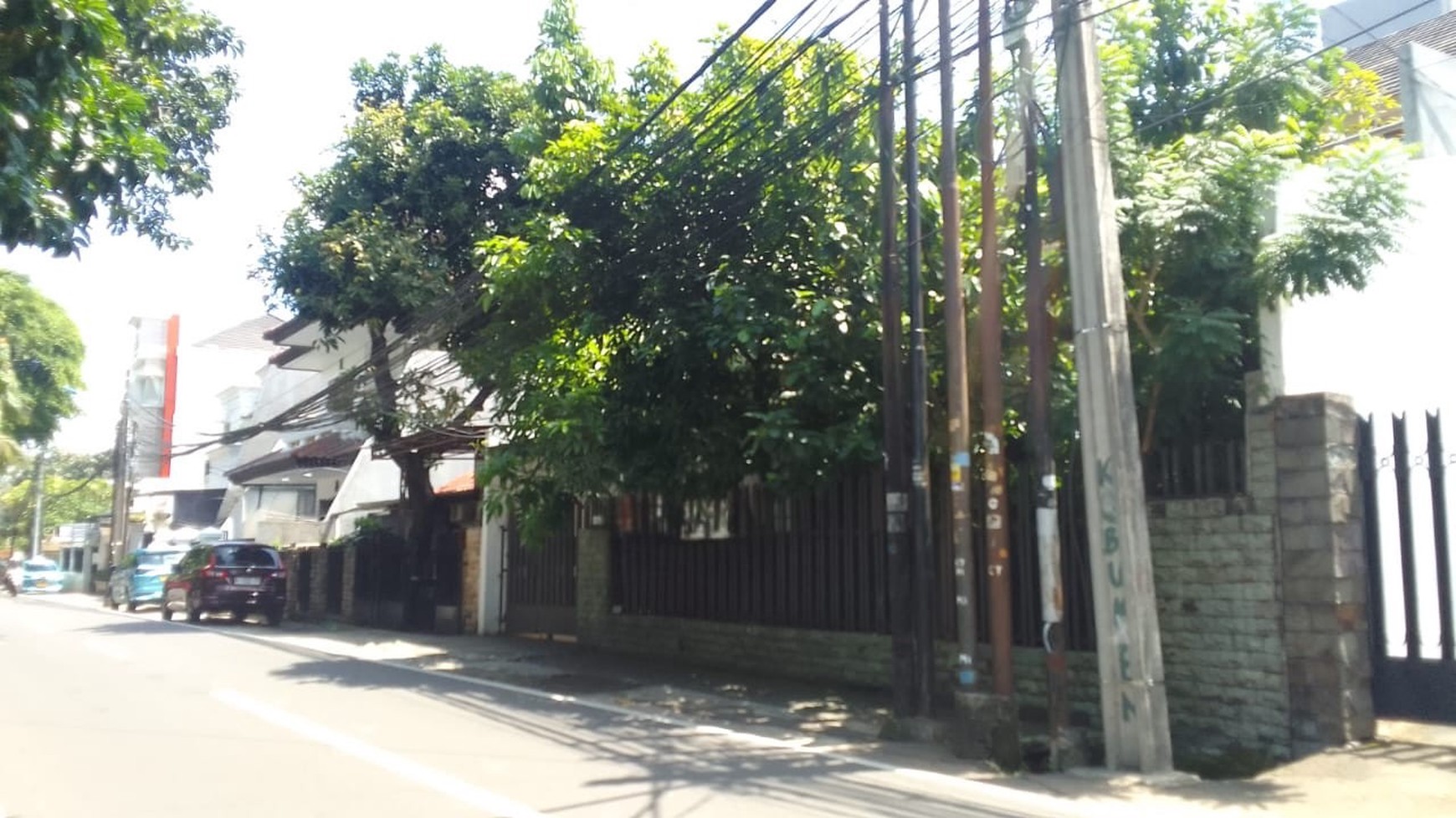 Rumah 2 Lantai, Cantik Terawat Di Tebet Timur, dan Hanya Satu Menit Ke Jl. MT Haryono