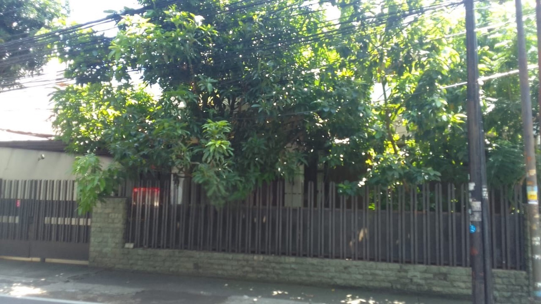Rumah 2 Lantai, Cantik Terawat Di Tebet Timur, dan Hanya Satu Menit Ke Jl. MT Haryono