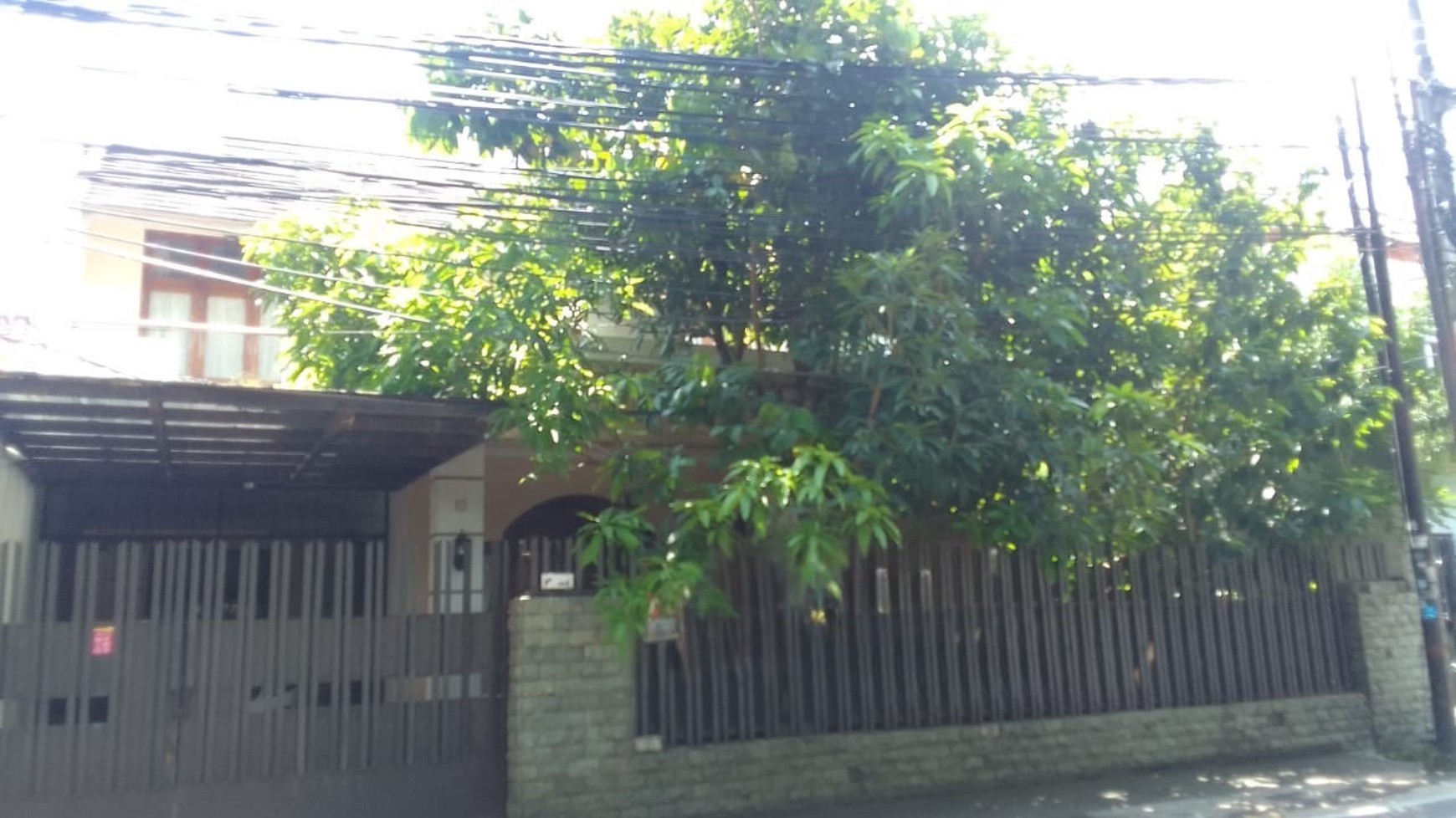 Rumah 2 Lantai, Cantik Terawat Di Tebet Timur, dan Hanya Satu Menit Ke Jl. MT Haryono