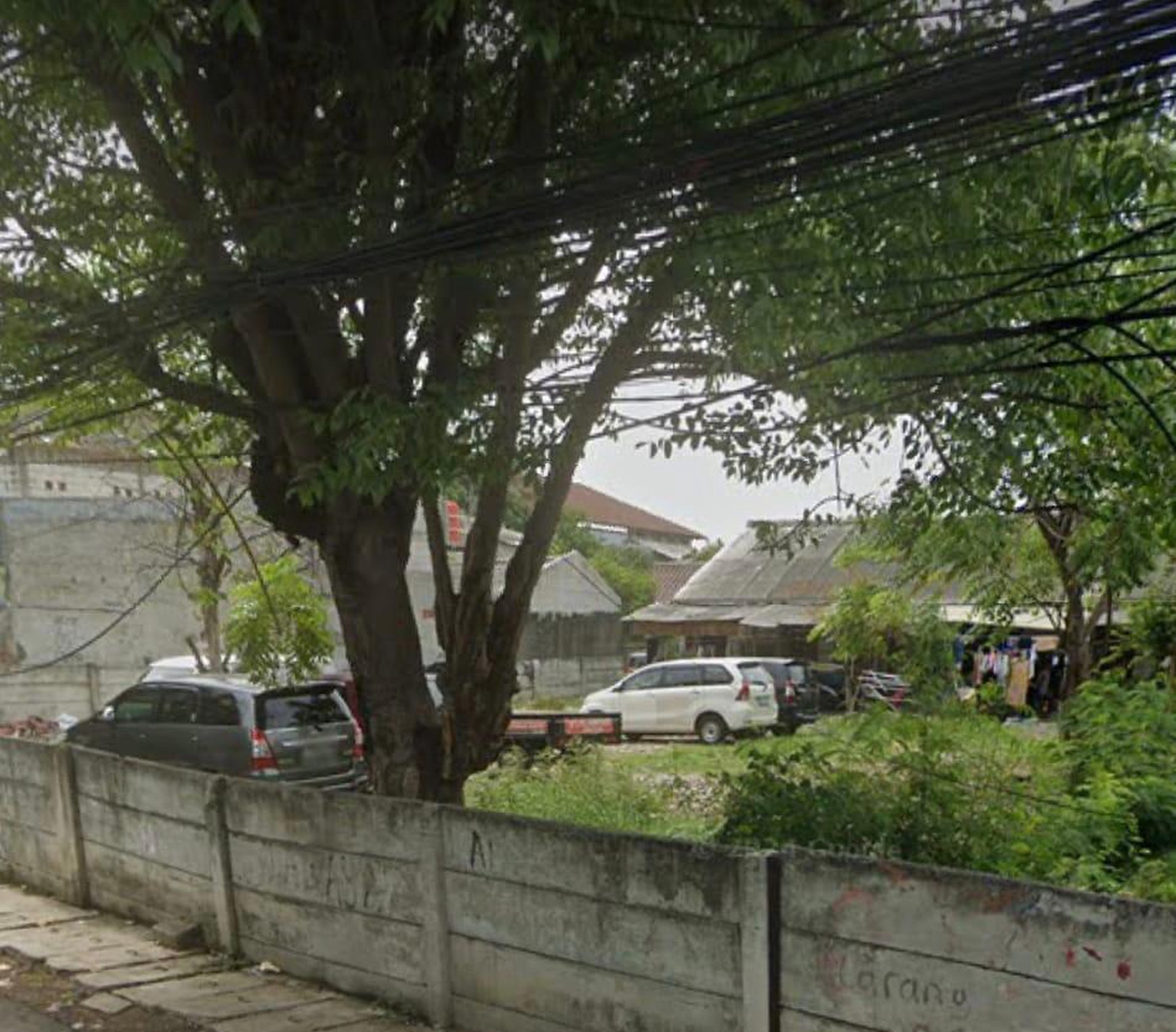 Tanah + Bangunan + 1 Bengkel + 8 Pintu Kontrakan Lokasi Pinggir Jalan di Tambun Cakung