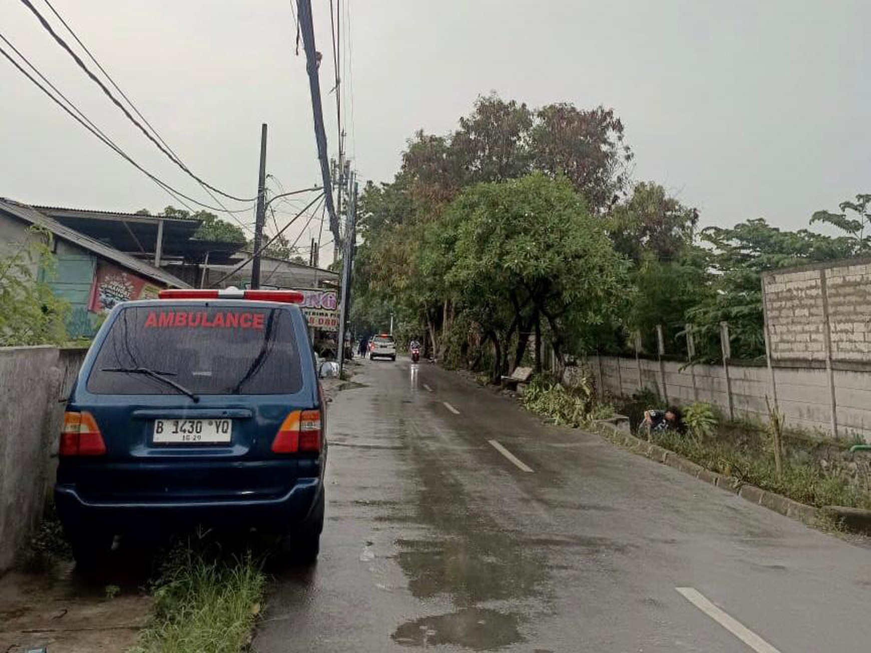 Tanah + Bangunan + 1 Bengkel + 8 Pintu Kontrakan Lokasi Pinggir Jalan di Tambun Cakung