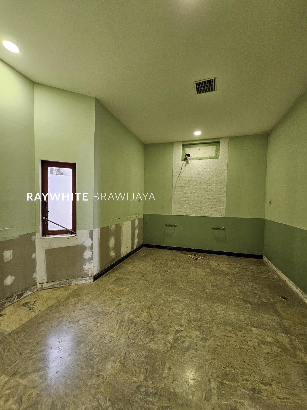 Rumah Lingkungan Tenang Lokasi Strategis Area Kebayoran Baru