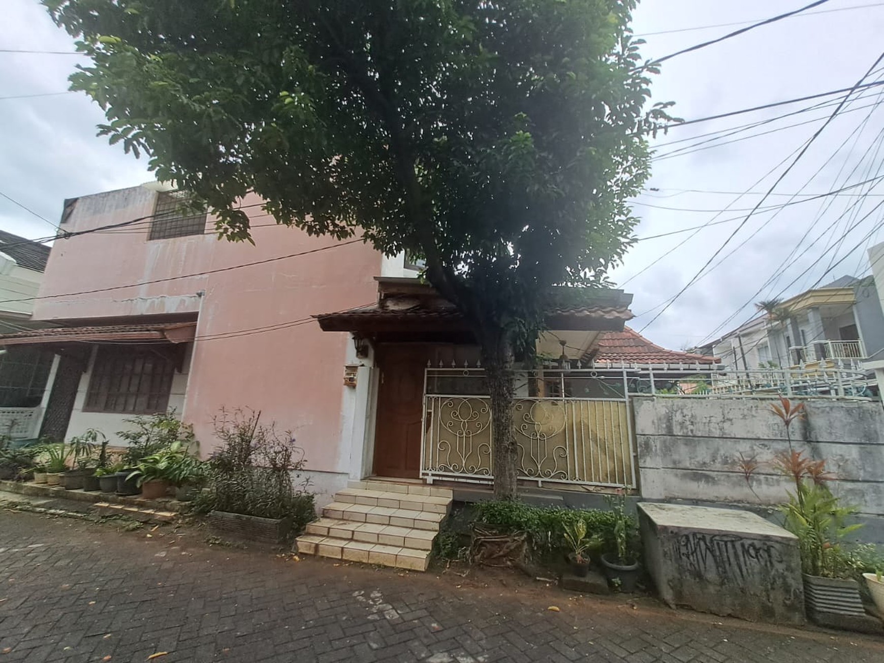 Rumah 2 lantai, lokasi strategis di Bintaro