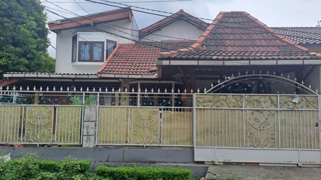 Rumah 2 lantai, lokasi strategis di Bintaro