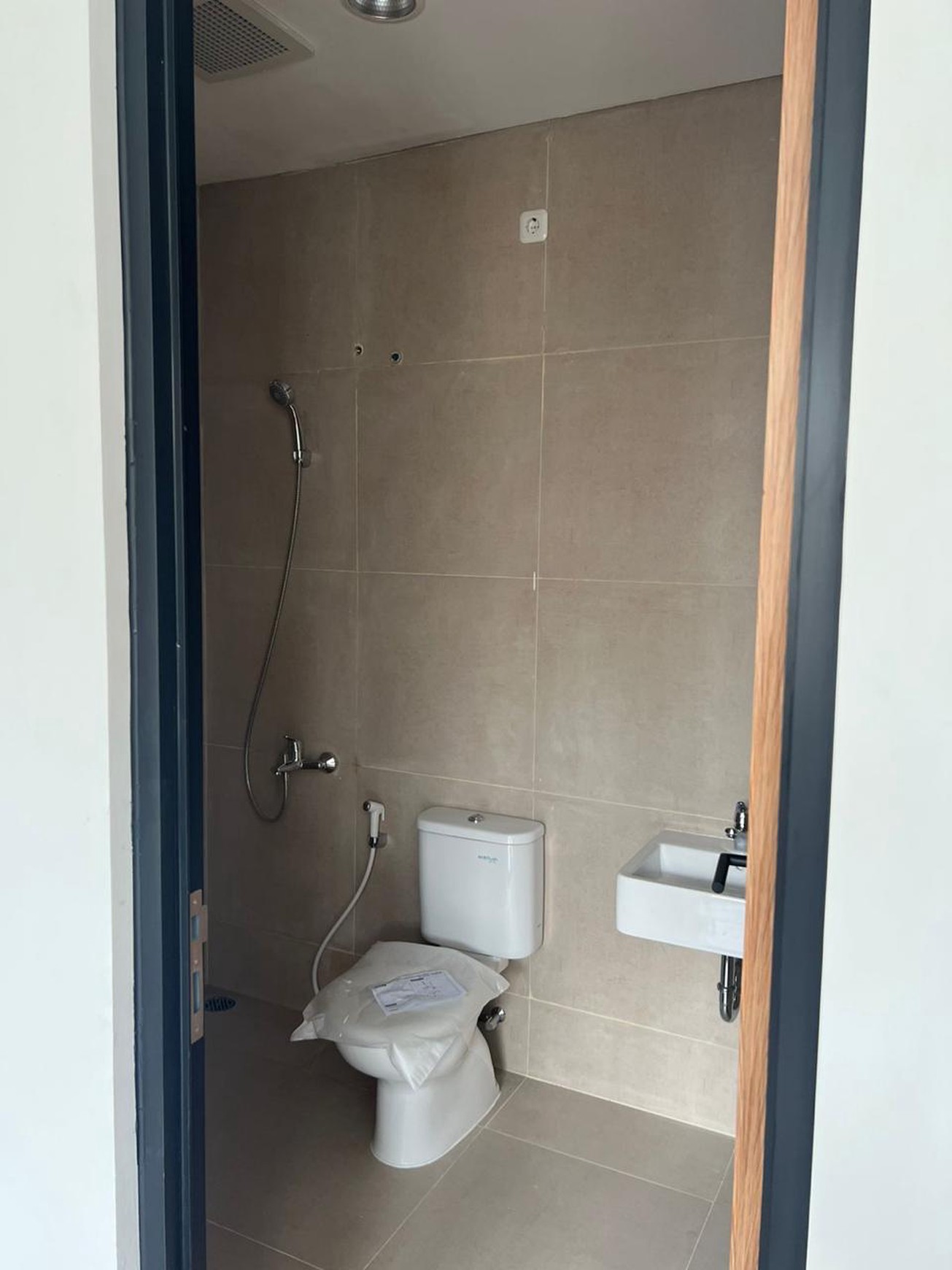 Rumah berlantai 2 di Bali Resort Tangerang yang berlokasi di Sepatan, Tangerang dengan harga jual Menarik